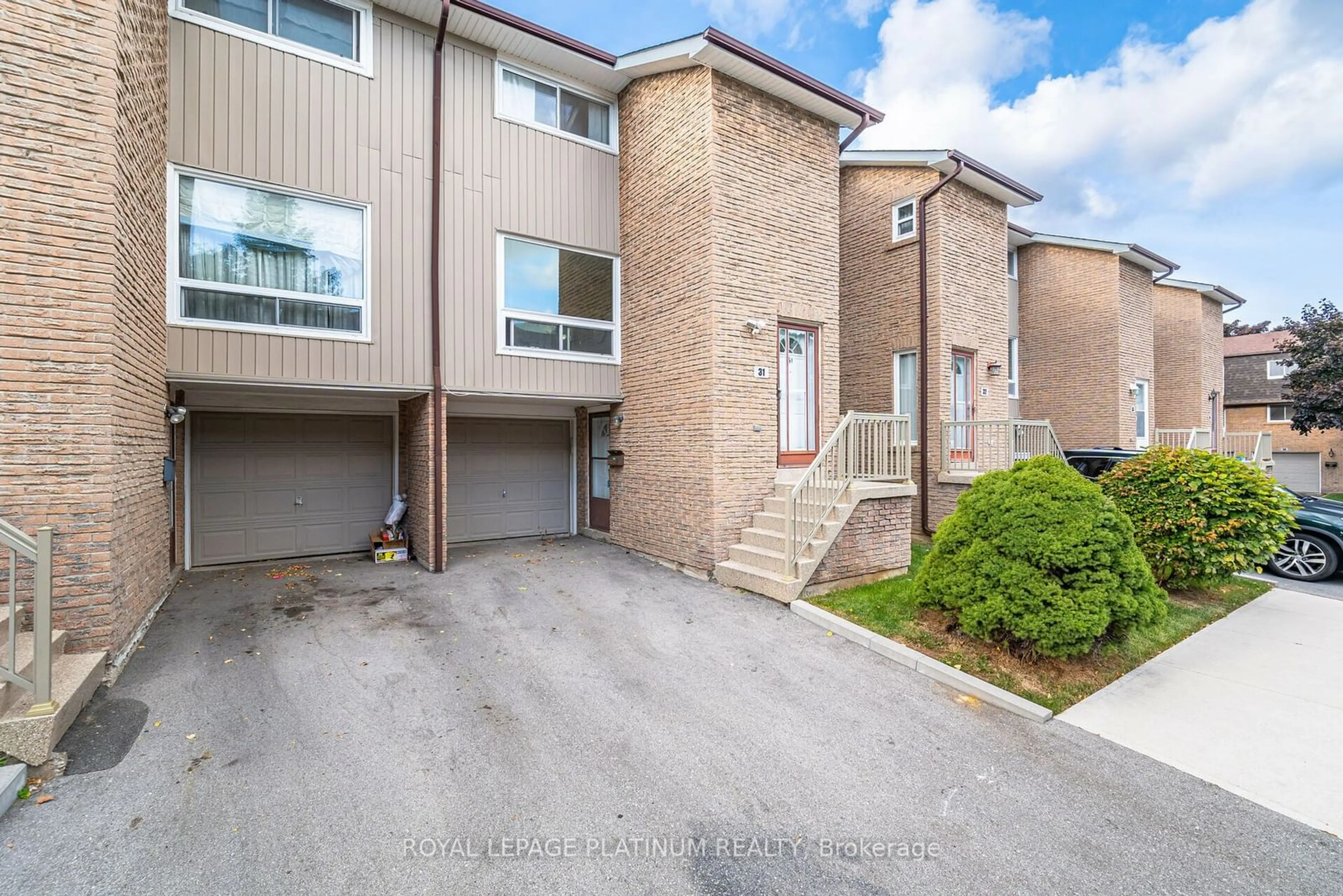 A pic from exterior of the house or condo, the street view for 640 Rathburn Rd #31, Mississauga Ontario L4Z 1C6