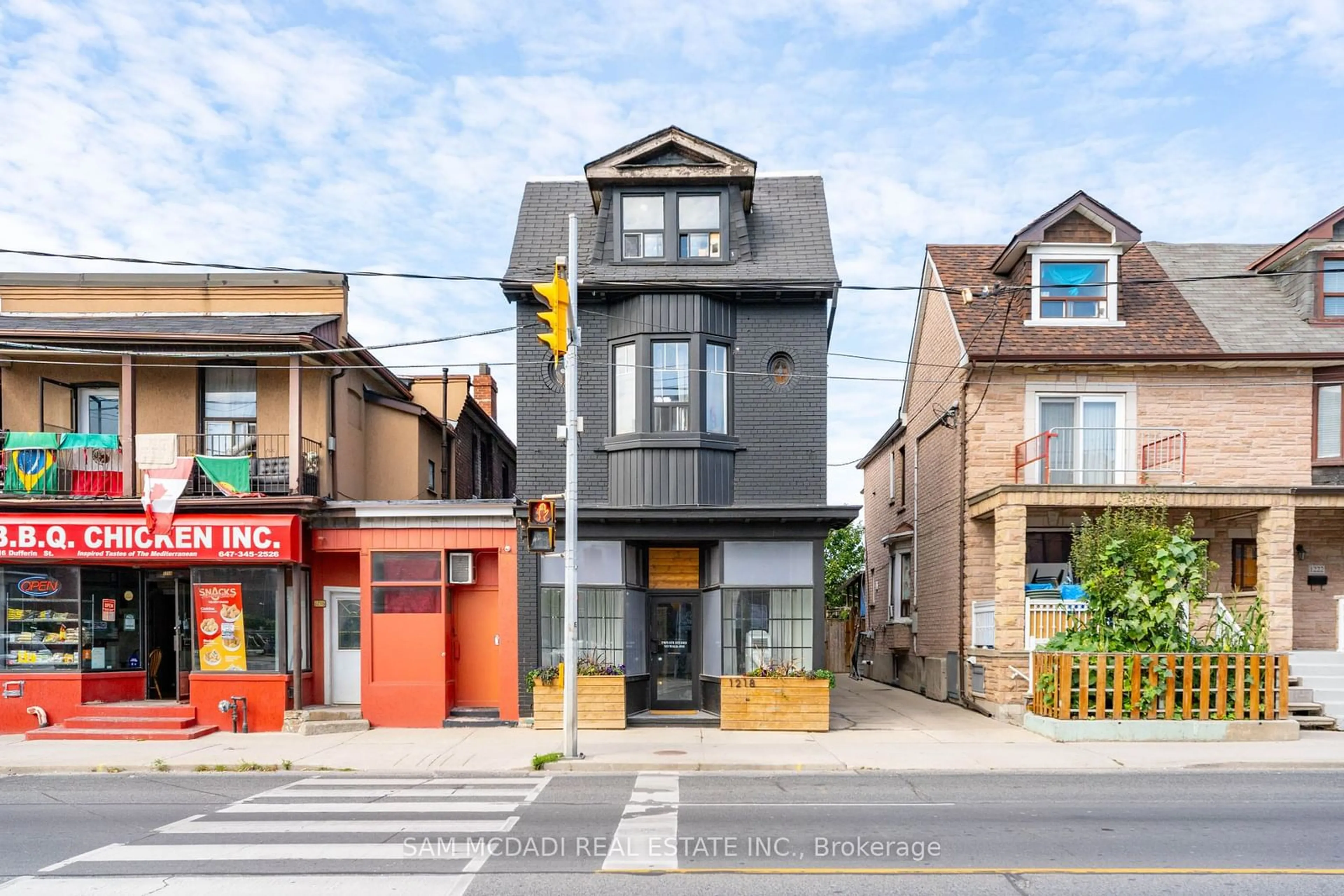 A pic from exterior of the house or condo, the street view for 1218 Dufferin St, Toronto Ontario M6H 4C1