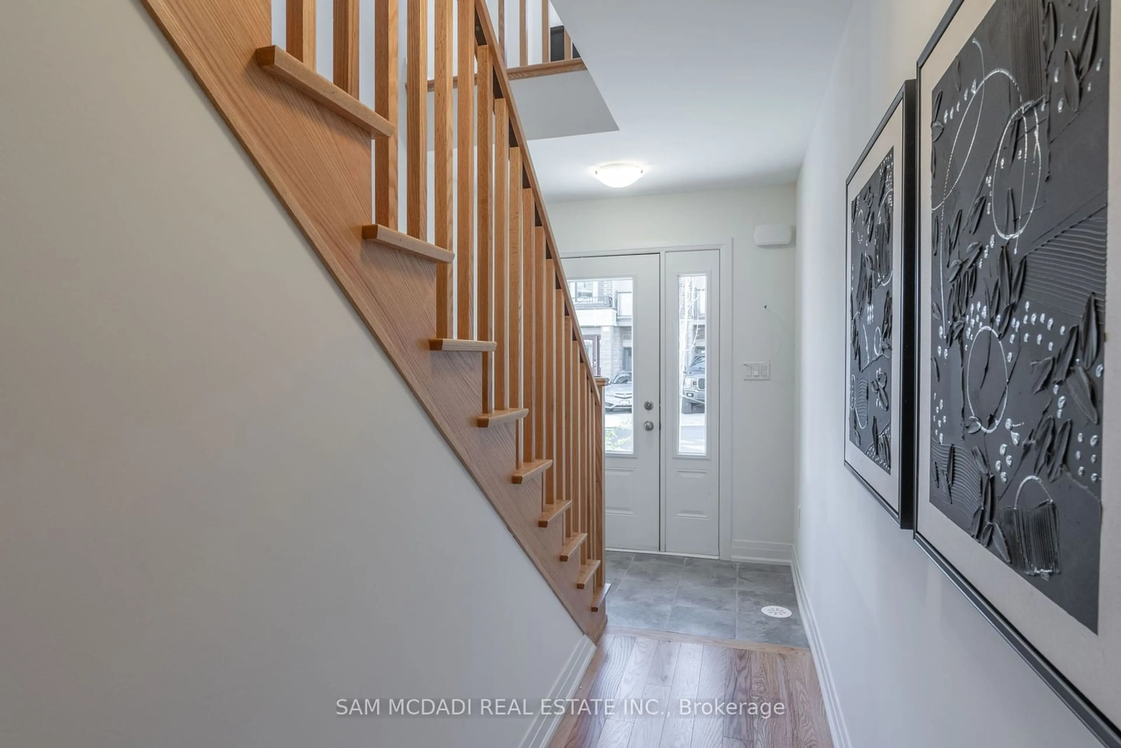 Indoor entryway, wood floors for 82 Salina St, Mississauga Ontario L5M 2S5