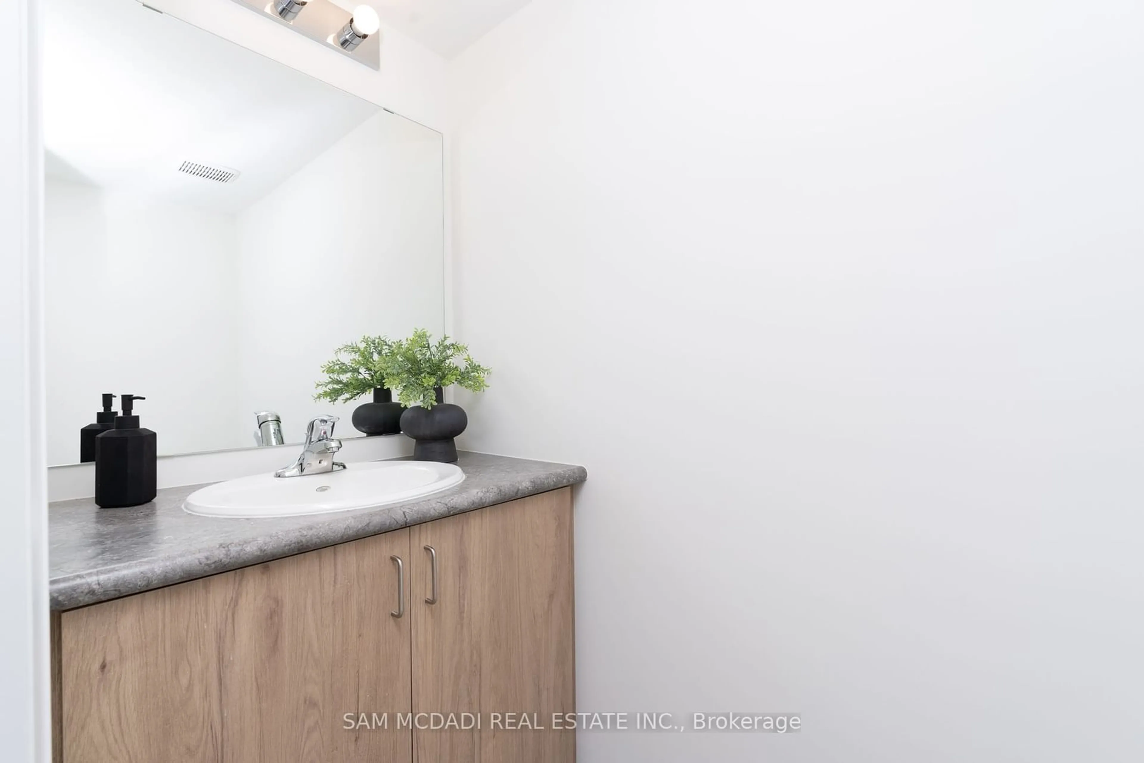 Standard bathroom, not visible floor for 82 Salina St, Mississauga Ontario L5M 2S5