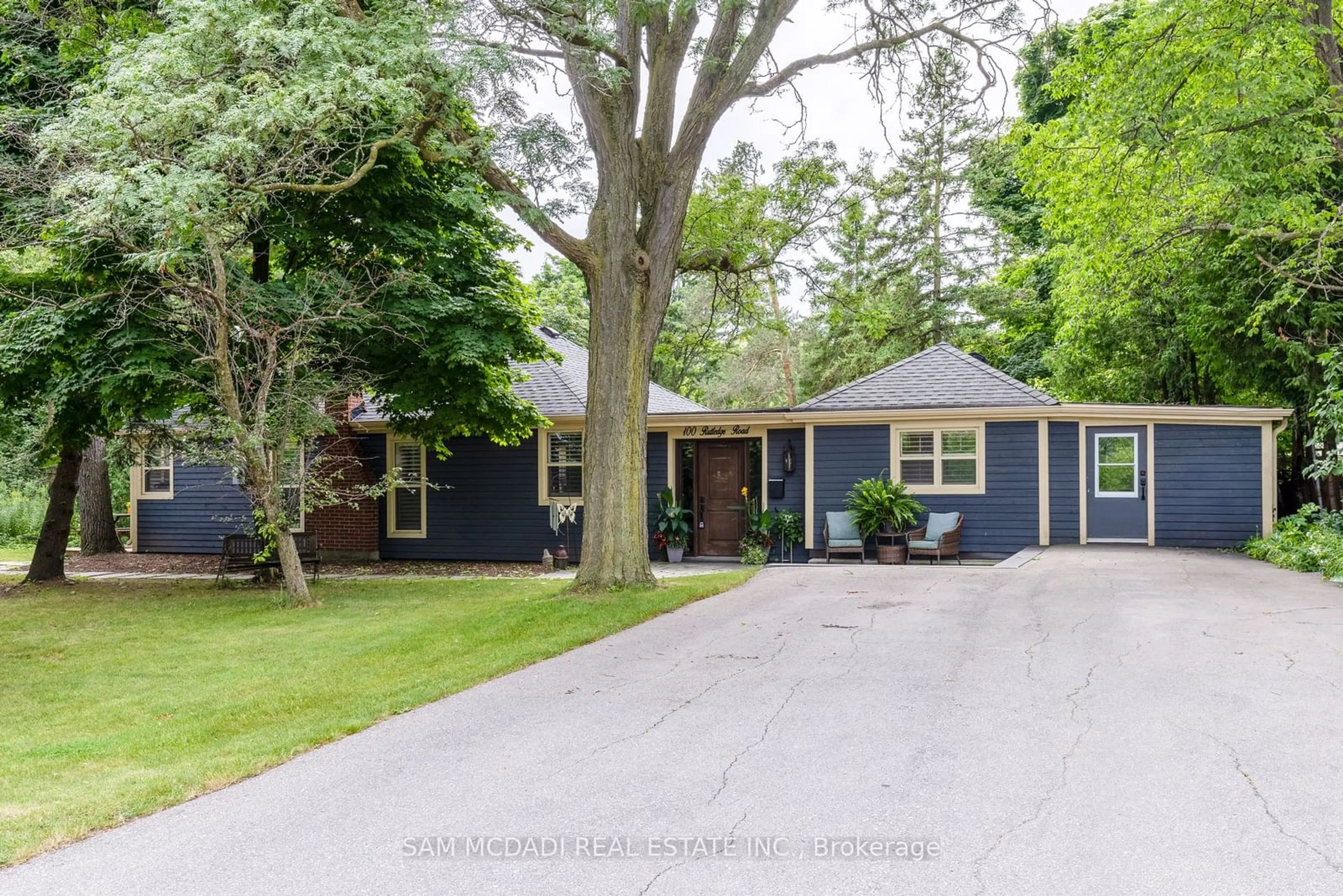 Frontside or backside of a home, cottage for 100 Rutledge Rd, Mississauga Ontario L5M 1H4