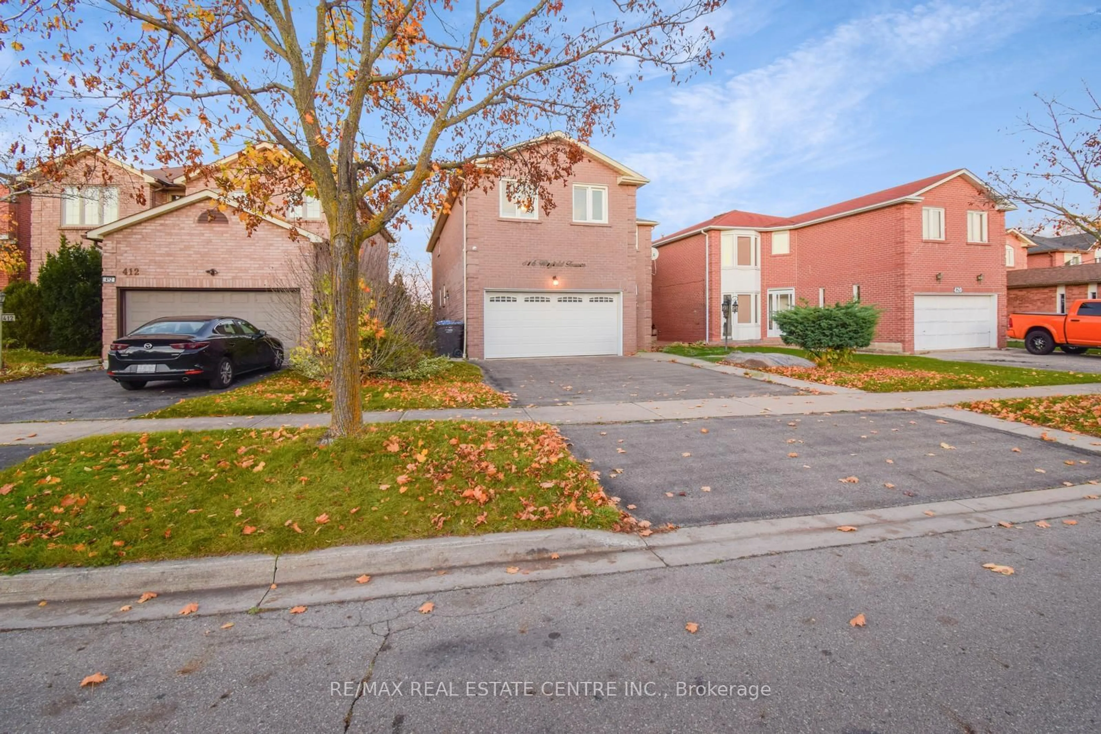 A pic from exterior of the house or condo, the street view for 416 Winfield Terr, Mississauga Ontario L5R 1P2