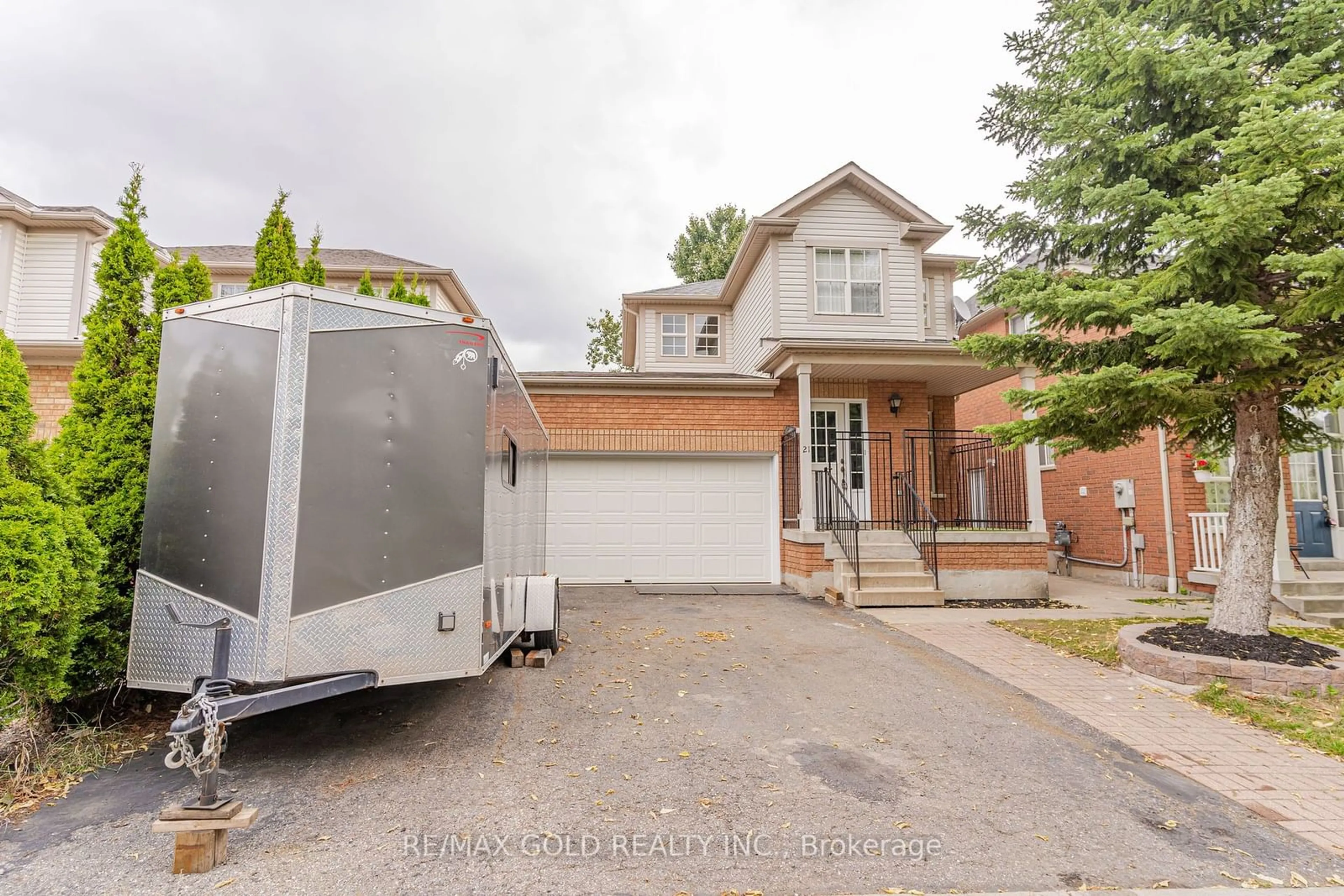 Frontside or backside of a home, the street view for 21 Poplar Plains Rd, Brampton Ontario L7A 1Z5