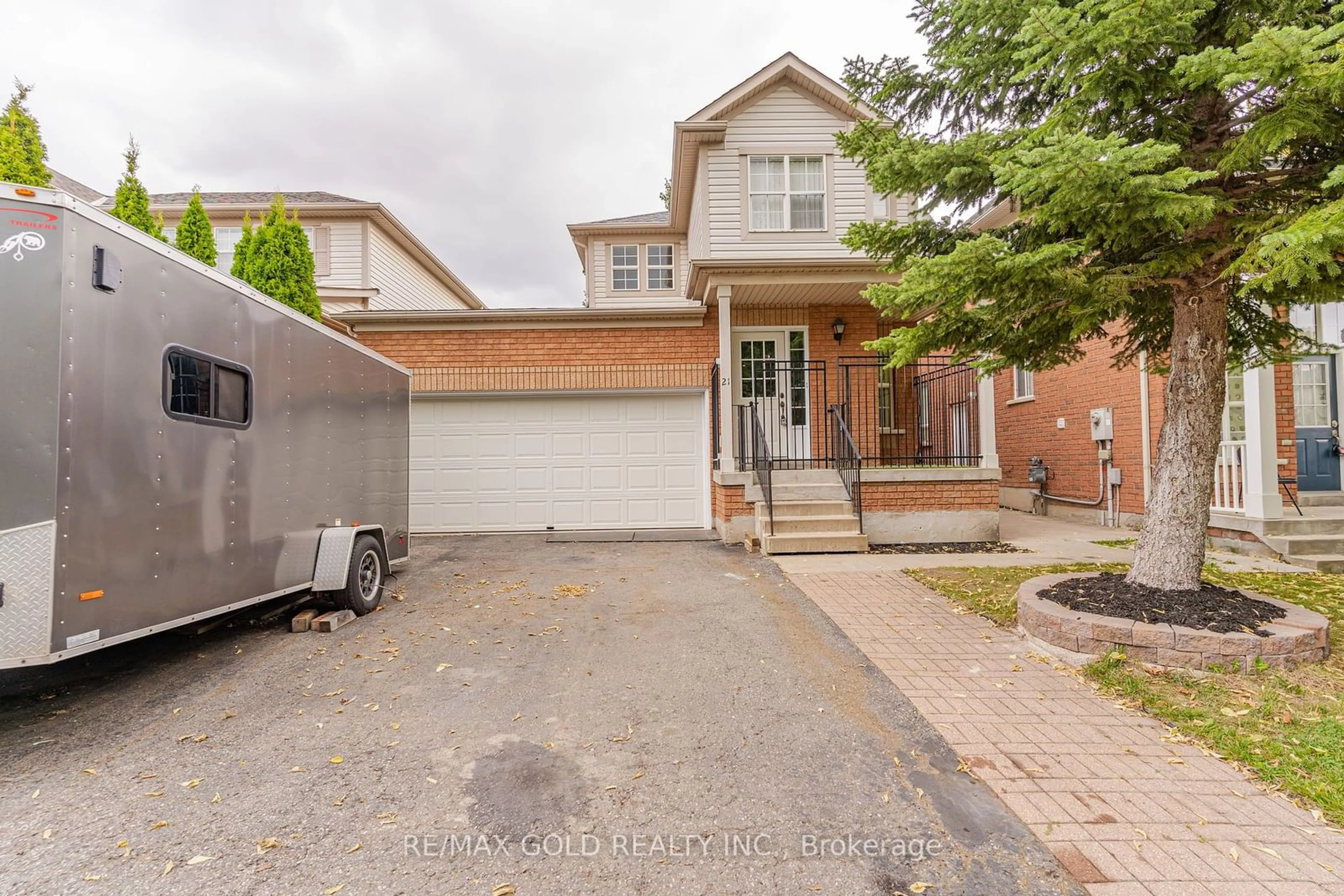 Frontside or backside of a home, the street view for 21 Poplar Plains Rd, Brampton Ontario L7A 1Z5