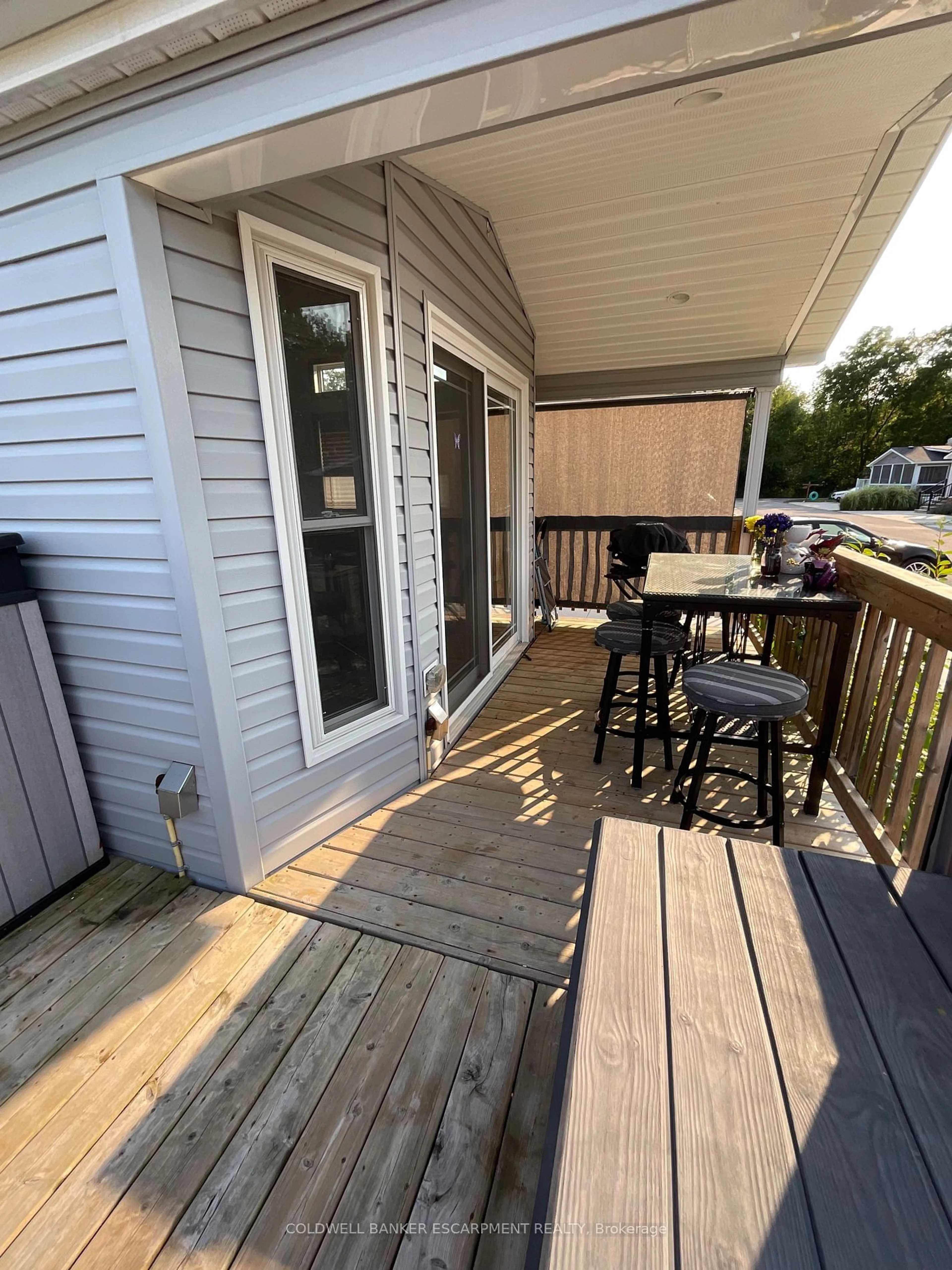 Patio, cottage for 4449 Milburough Line #10 Oak, Burlington Ontario L7P 0C5