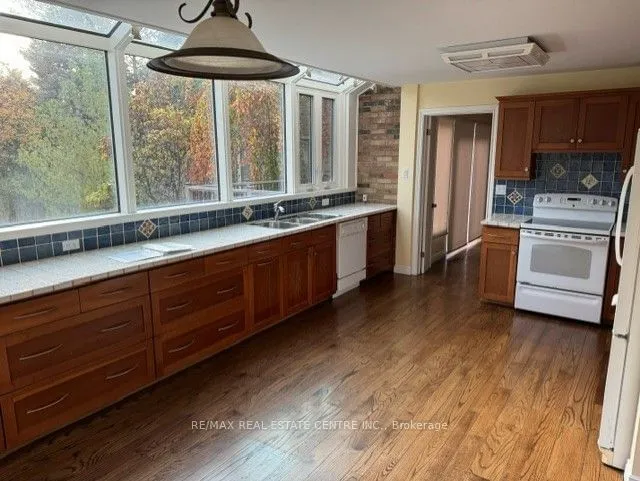Additional image 6 of 4159 Britannia Rd