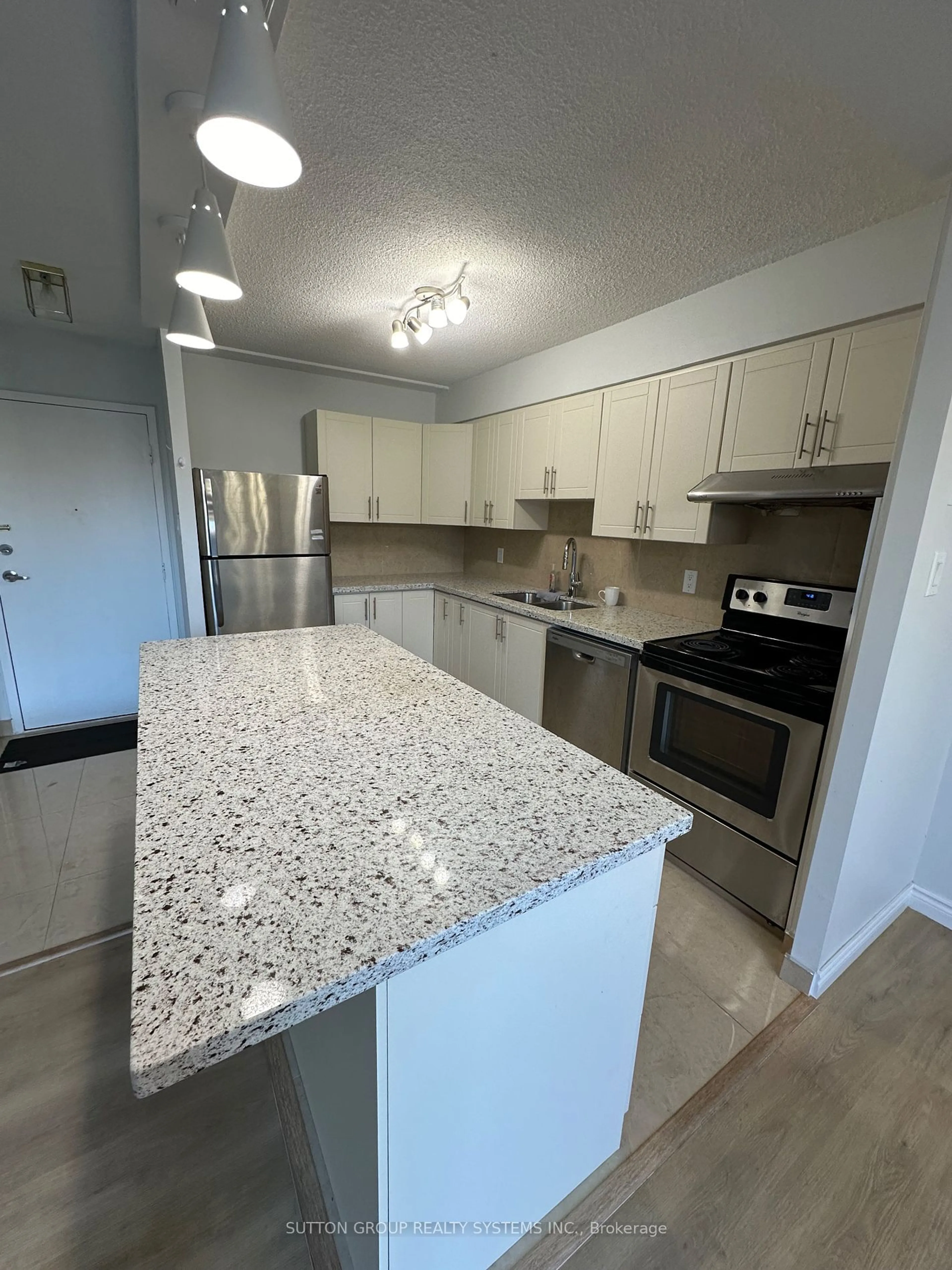 Open concept kitchen for 1050 Stainton Dr #125, Mississauga Ontario L5C 3E3