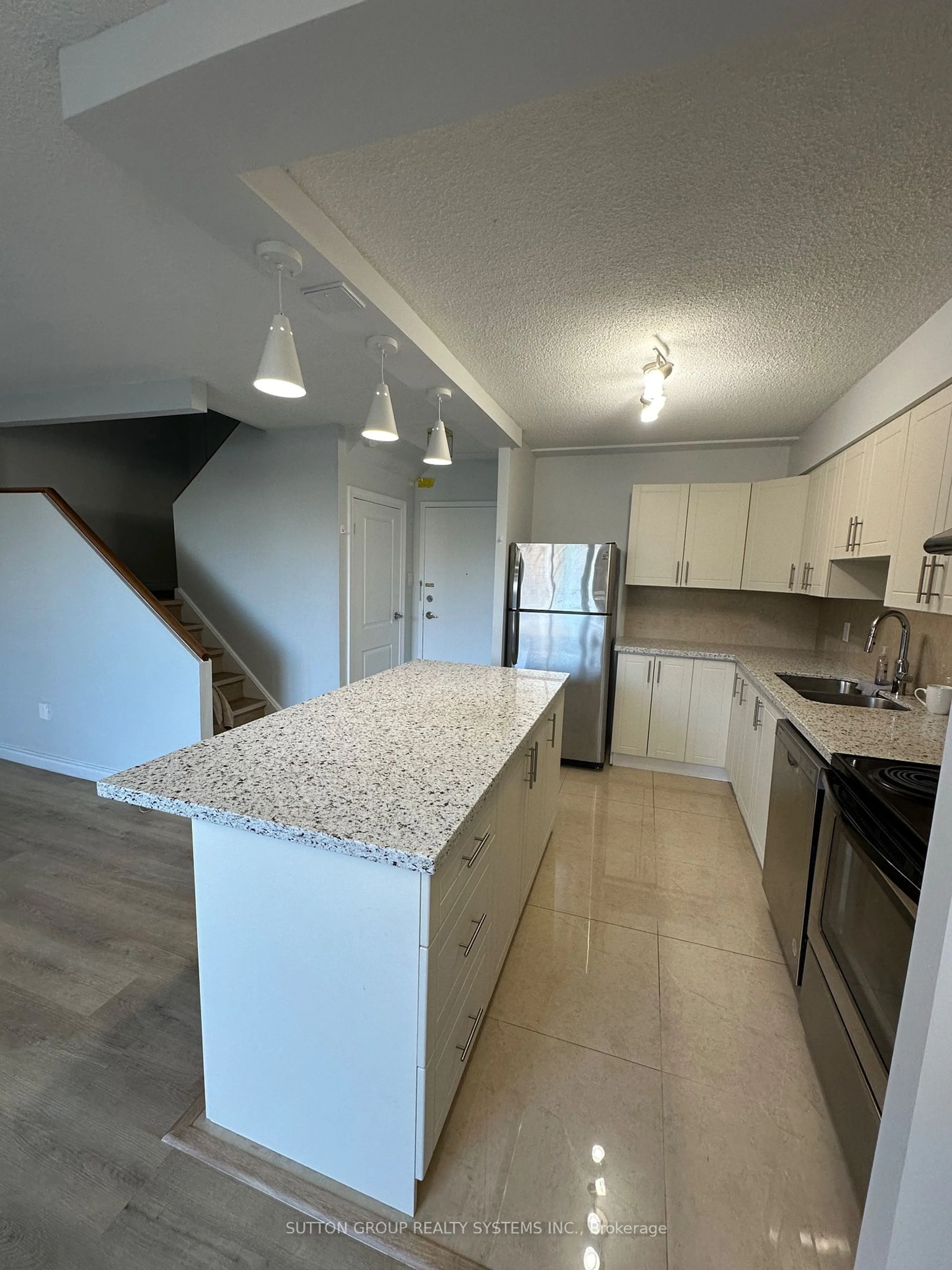 Open concept kitchen for 1050 Stainton Dr #125, Mississauga Ontario L5C 3E3