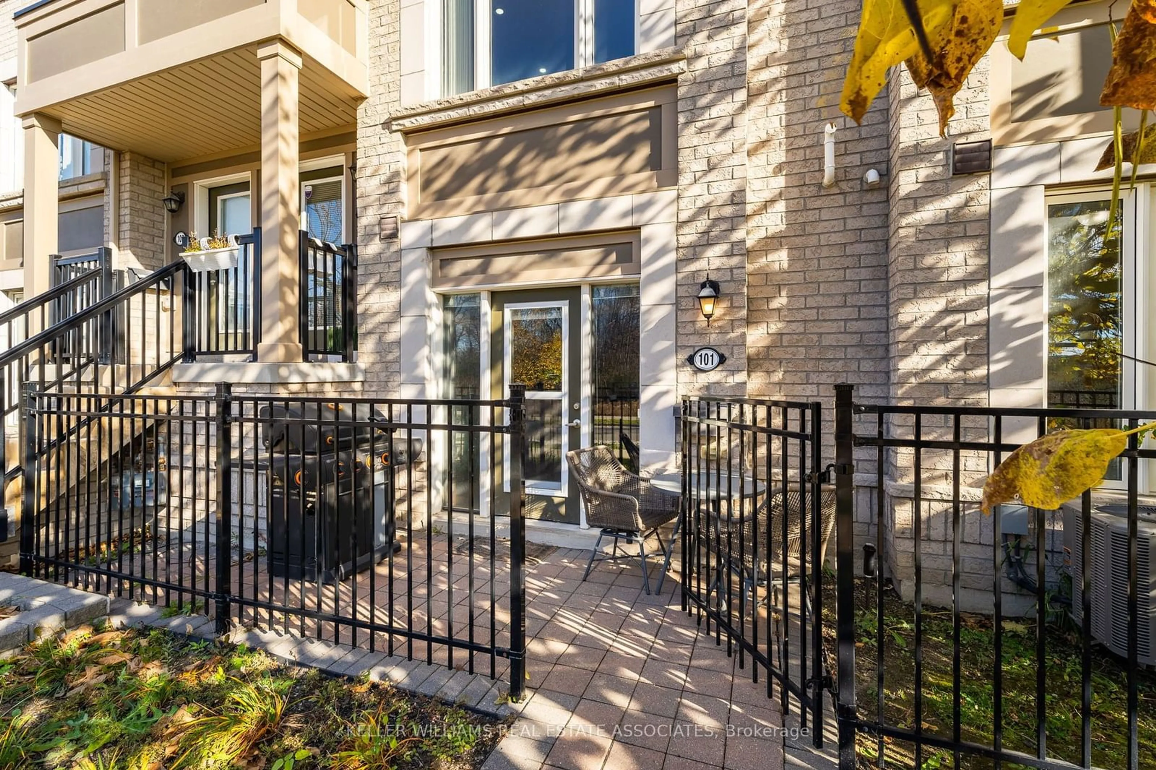 Home with brick exterior material for 1 Beckenrose Crt #101, Brampton Ontario L6Y 6G2