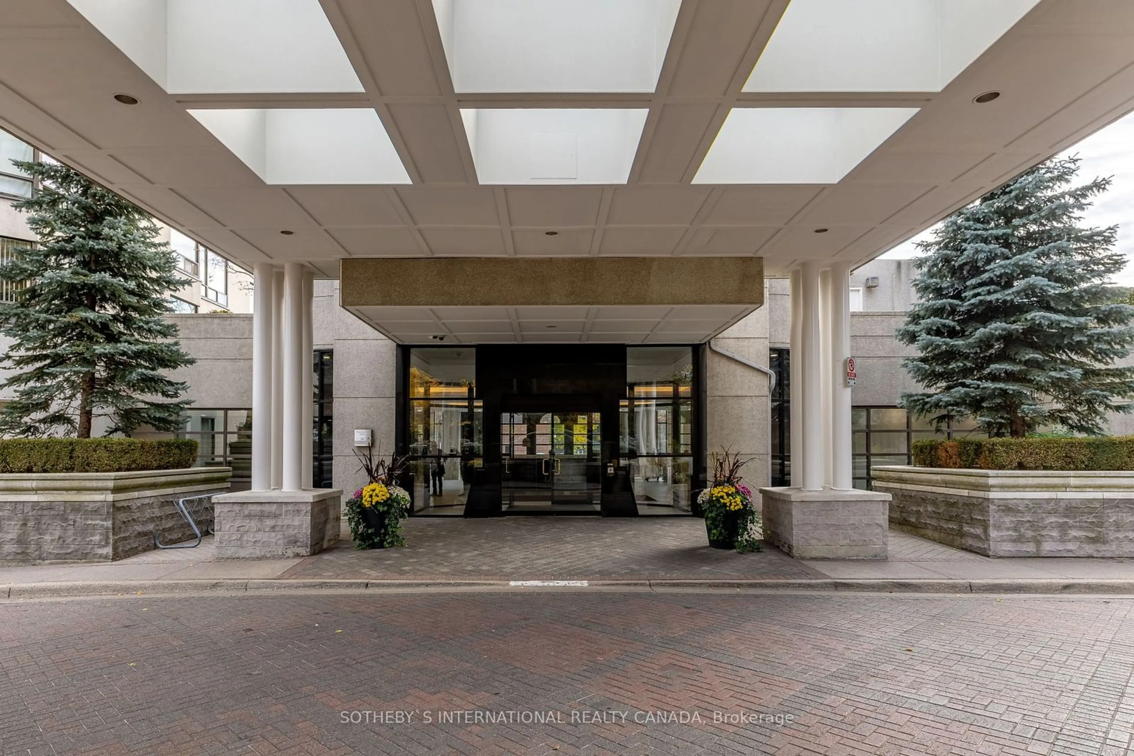 Indoor lobby for 1 Aberfoyle Cres #PH03, Toronto Ontario M8X 2X8