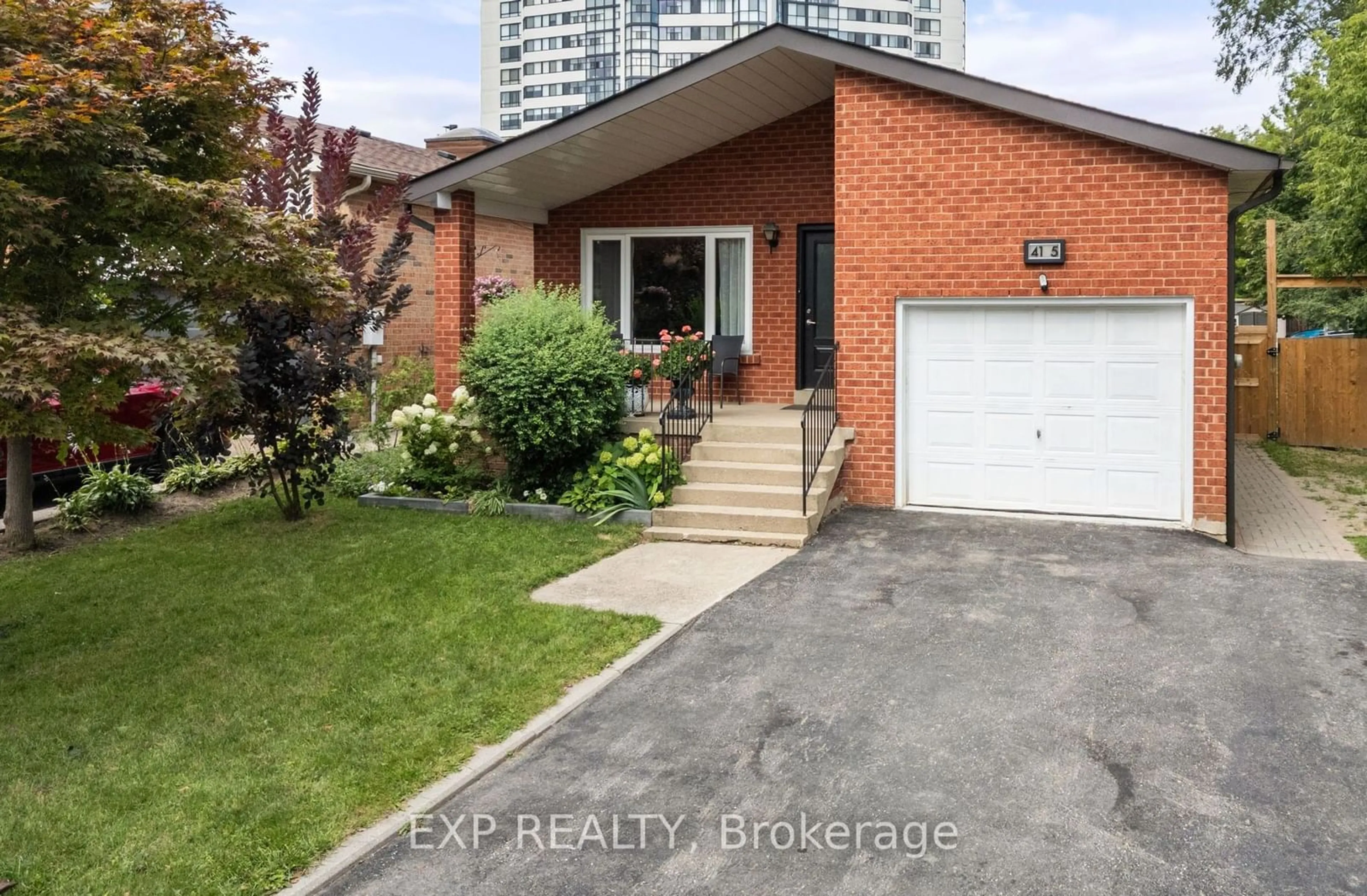 Frontside or backside of a home, cottage for 4135 Hickory Dr, Mississauga Ontario L4W 1L1