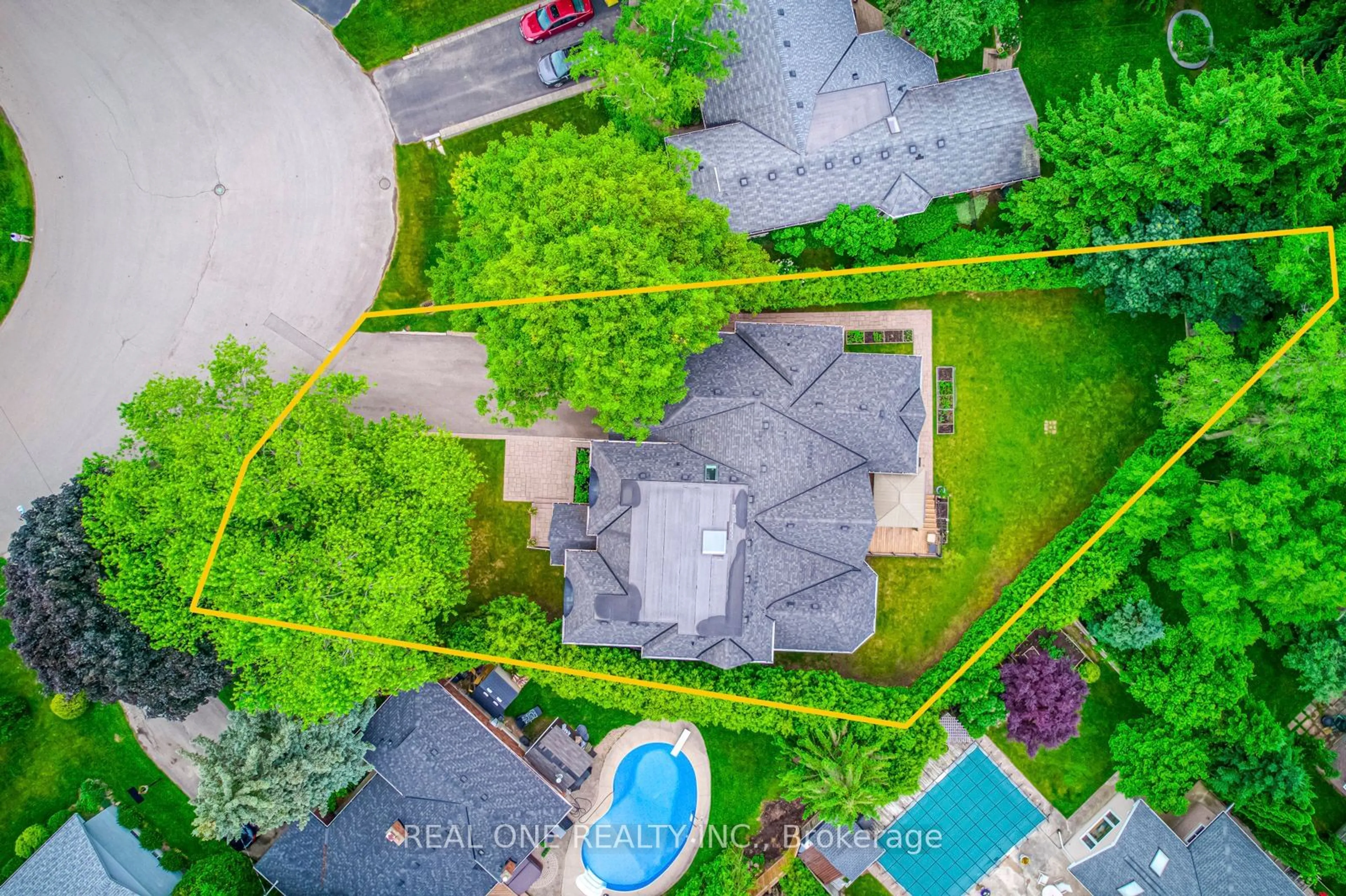 Frontside or backside of a home, the fenced backyard for 332 Sawyer Rd, Oakville Ontario L6L 3N7