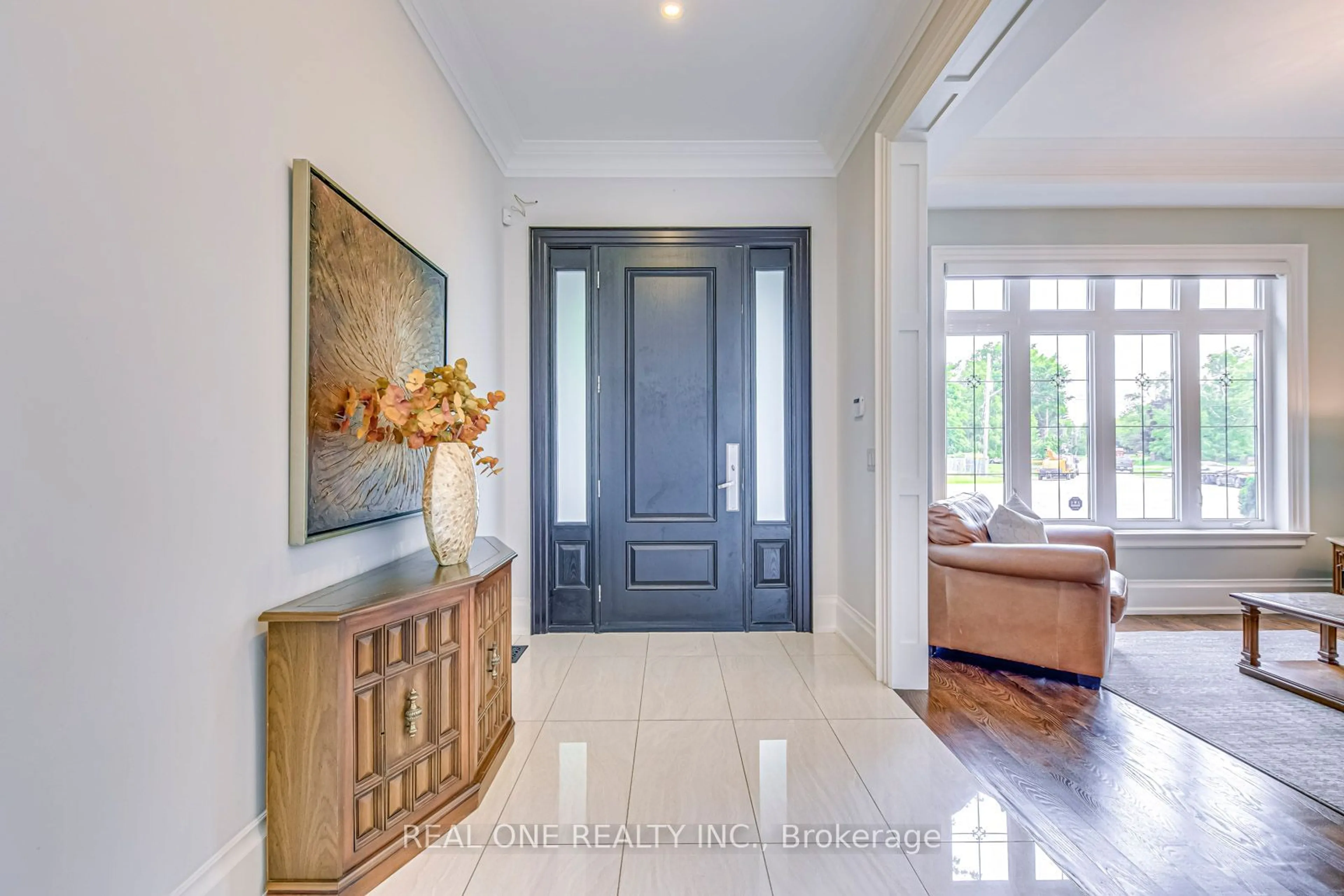 Indoor entryway, wood floors for 332 Sawyer Rd, Oakville Ontario L6L 3N7