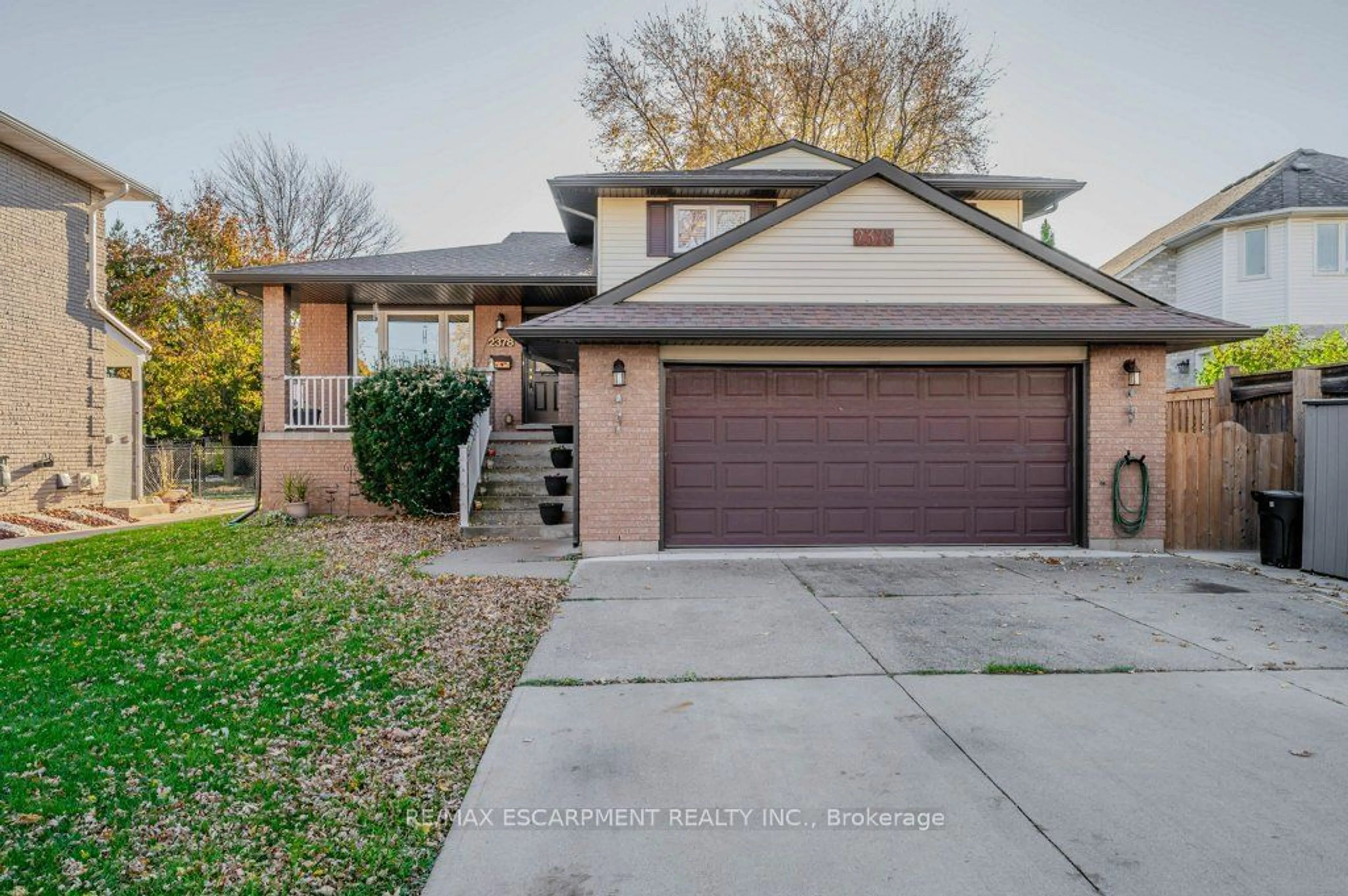 Frontside or backside of a home, the street view for 2378 Headon Rd, Burlington Ontario L7M 4E2