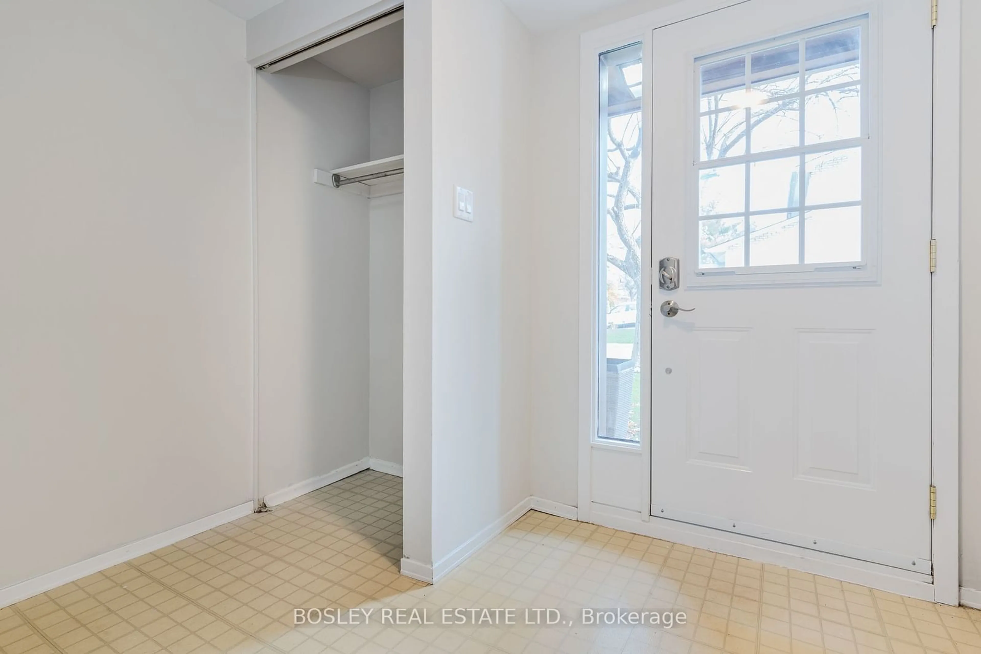 Indoor entryway, not visible floor for 1270 Gainsborough Dr #25, Oakville Ontario L6H 2L2