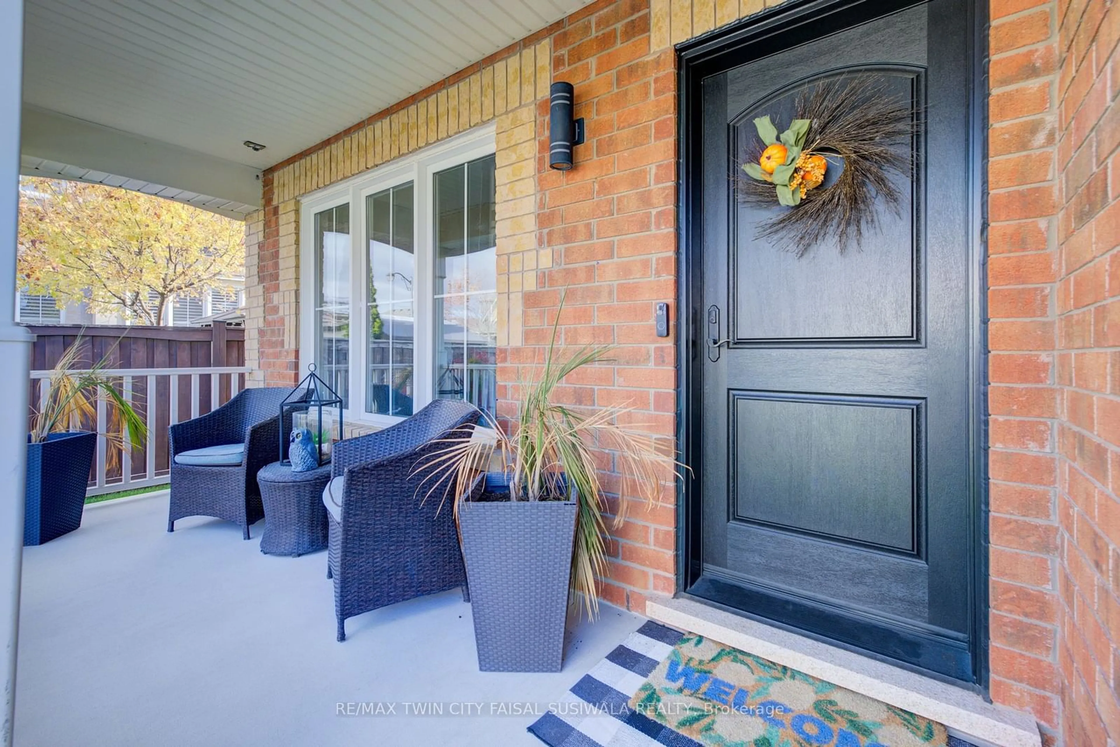 Indoor entryway, wood floors for 500 Carbert Cres, Milton Ontario L9T 8H9