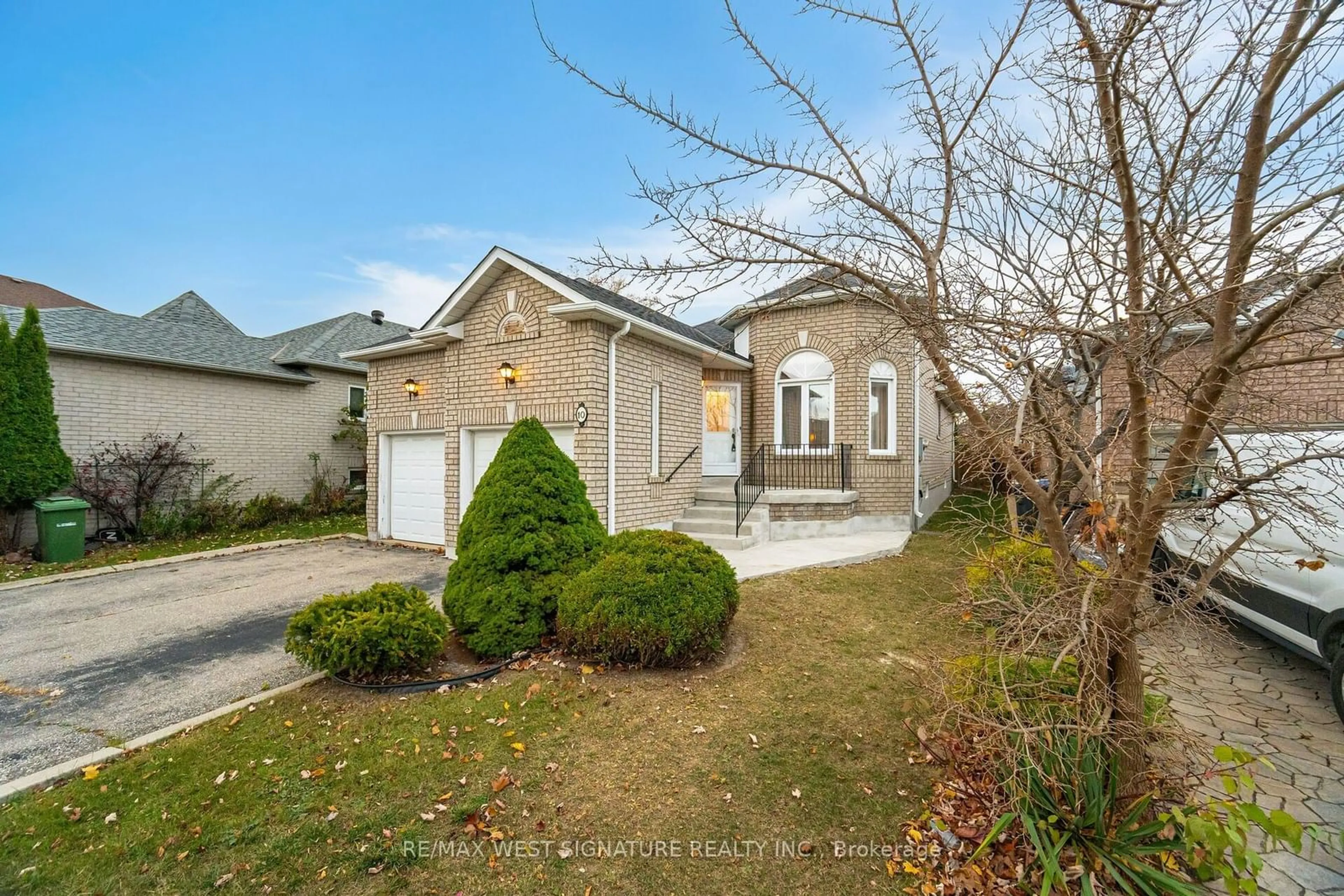 A pic from exterior of the house or condo, cottage for 10 Albiwoods Tr, Caledon Ontario L7E 2J8