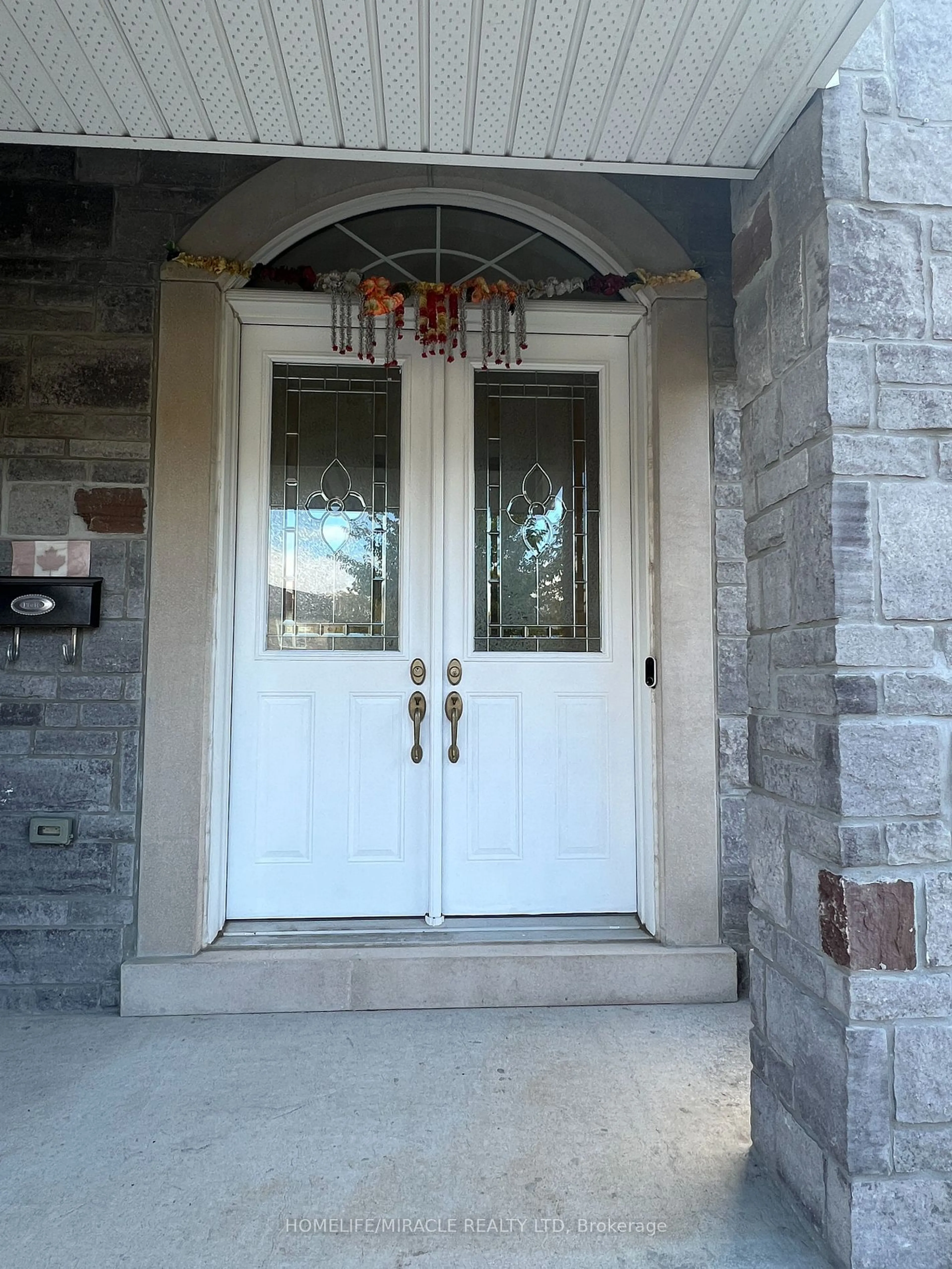 Indoor entryway, cement floor for 3056 Mcnaughton Ave, Mississauga Ontario L4T 1R7