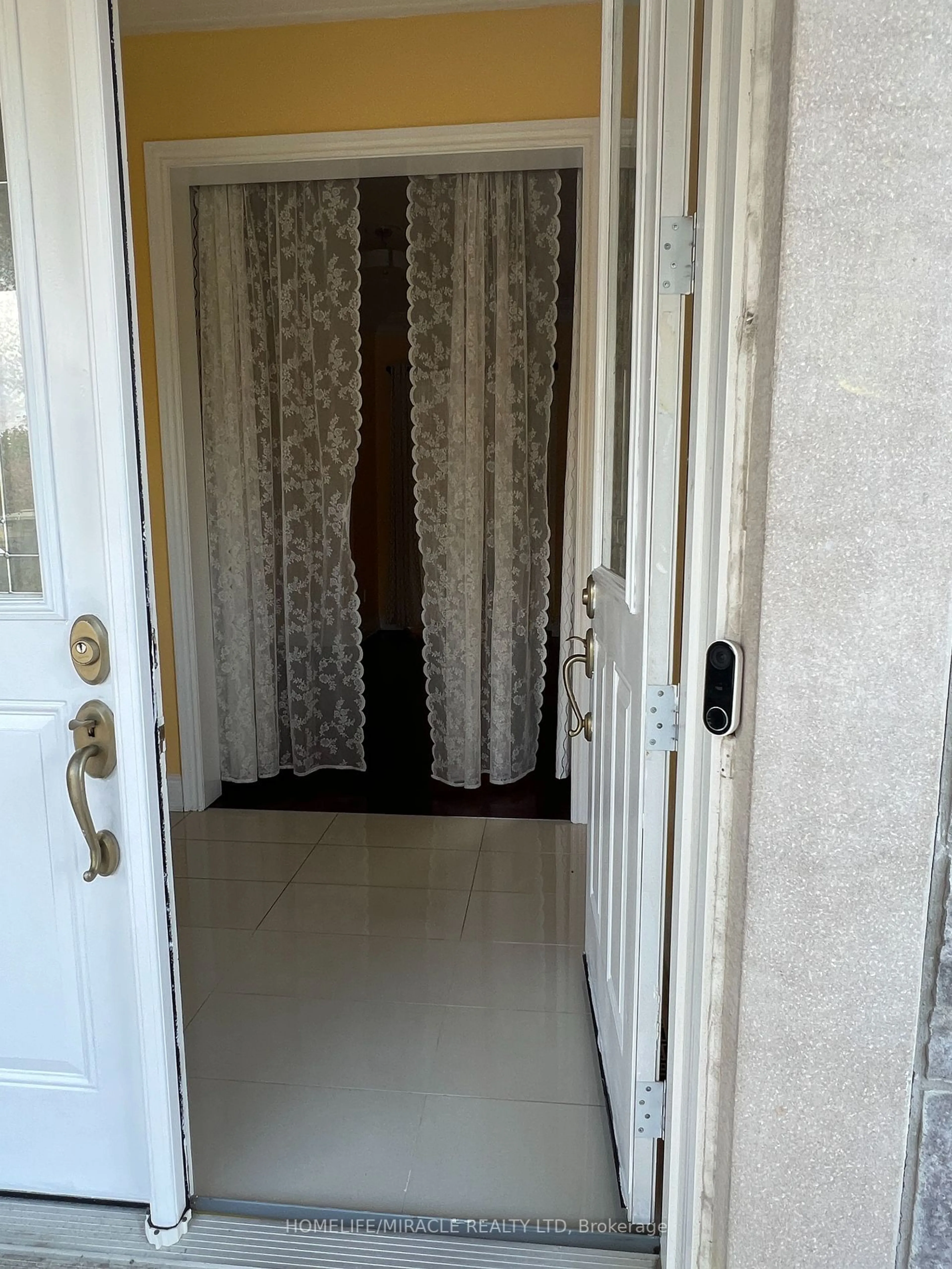 Indoor foyer, unknown floor for 3056 Mcnaughton Ave, Mississauga Ontario L4T 1R7