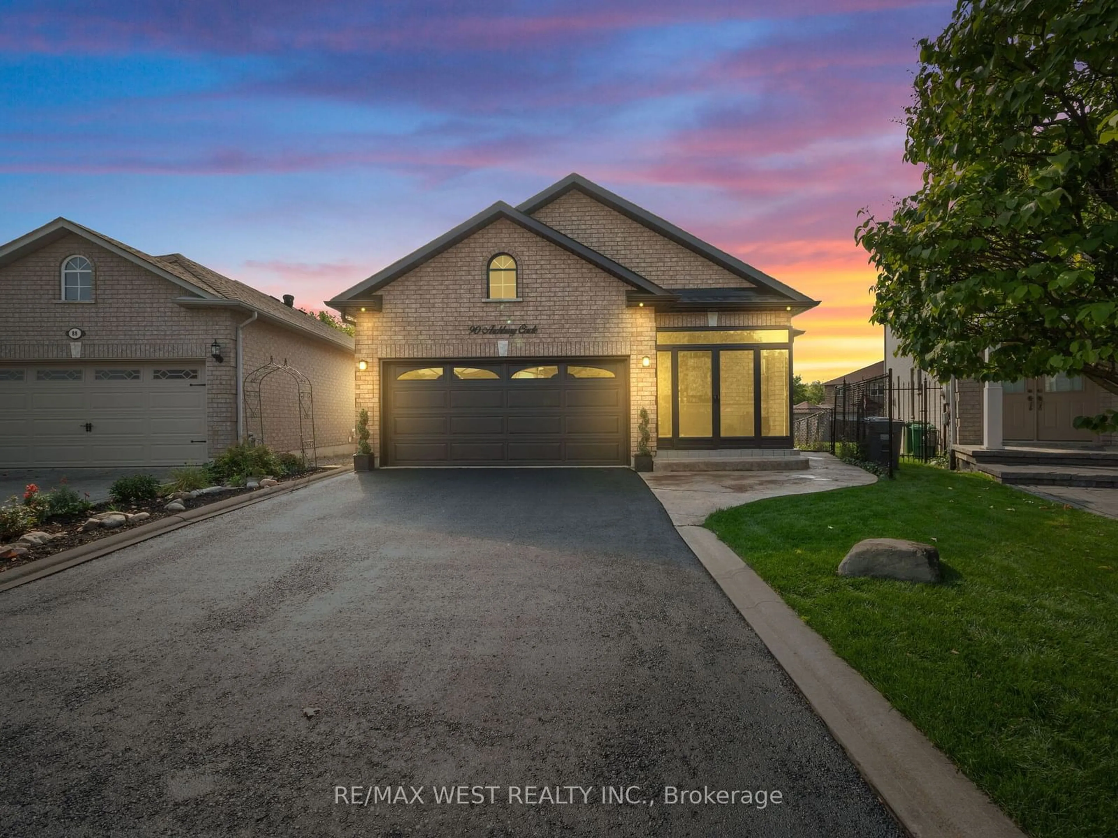 Frontside or backside of a home, the street view for 90 Archbury Circ, Caledon Ontario L7E 2H6