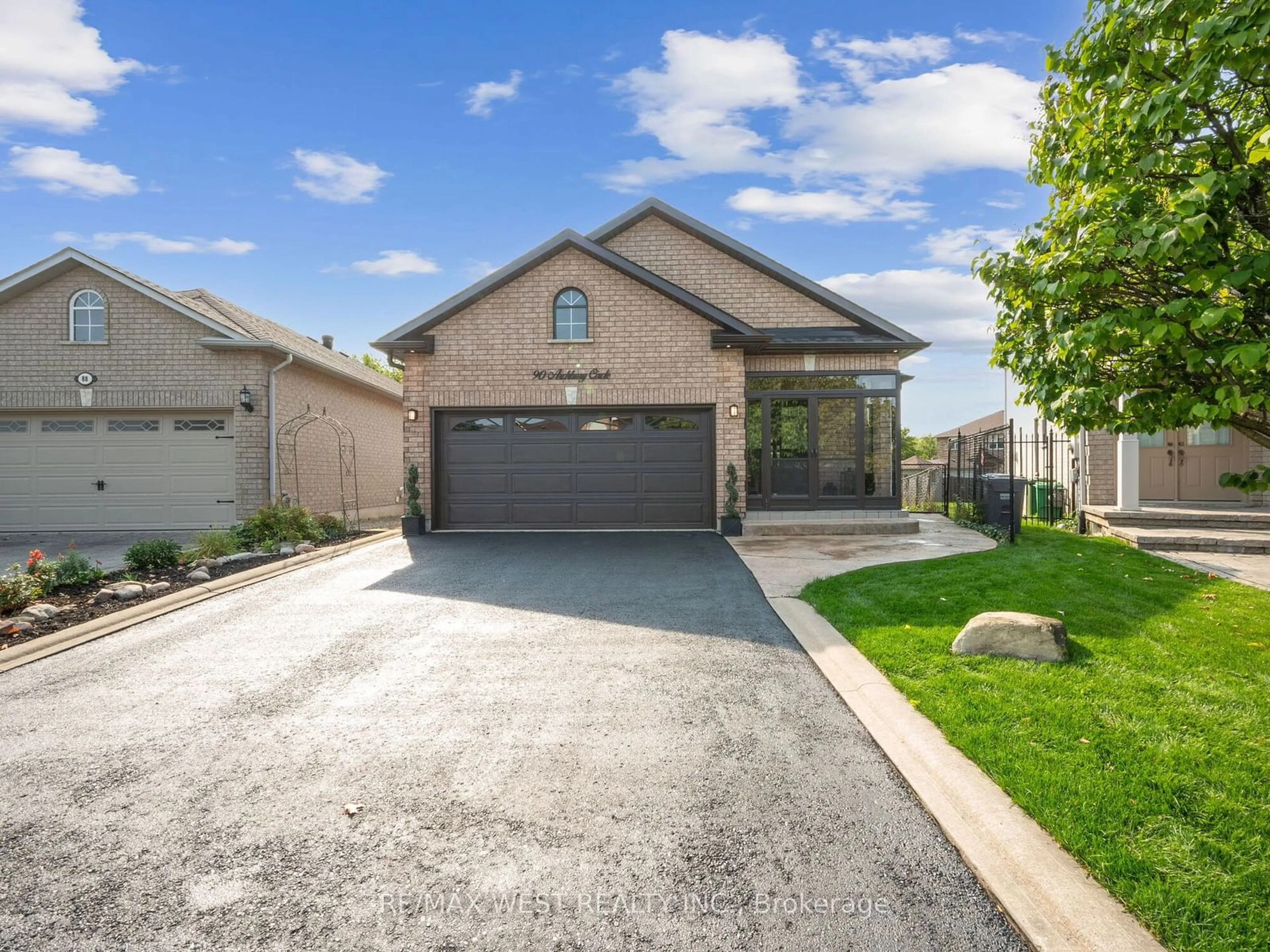 Frontside or backside of a home, cottage for 90 Archbury Circ, Caledon Ontario L7E 2H6