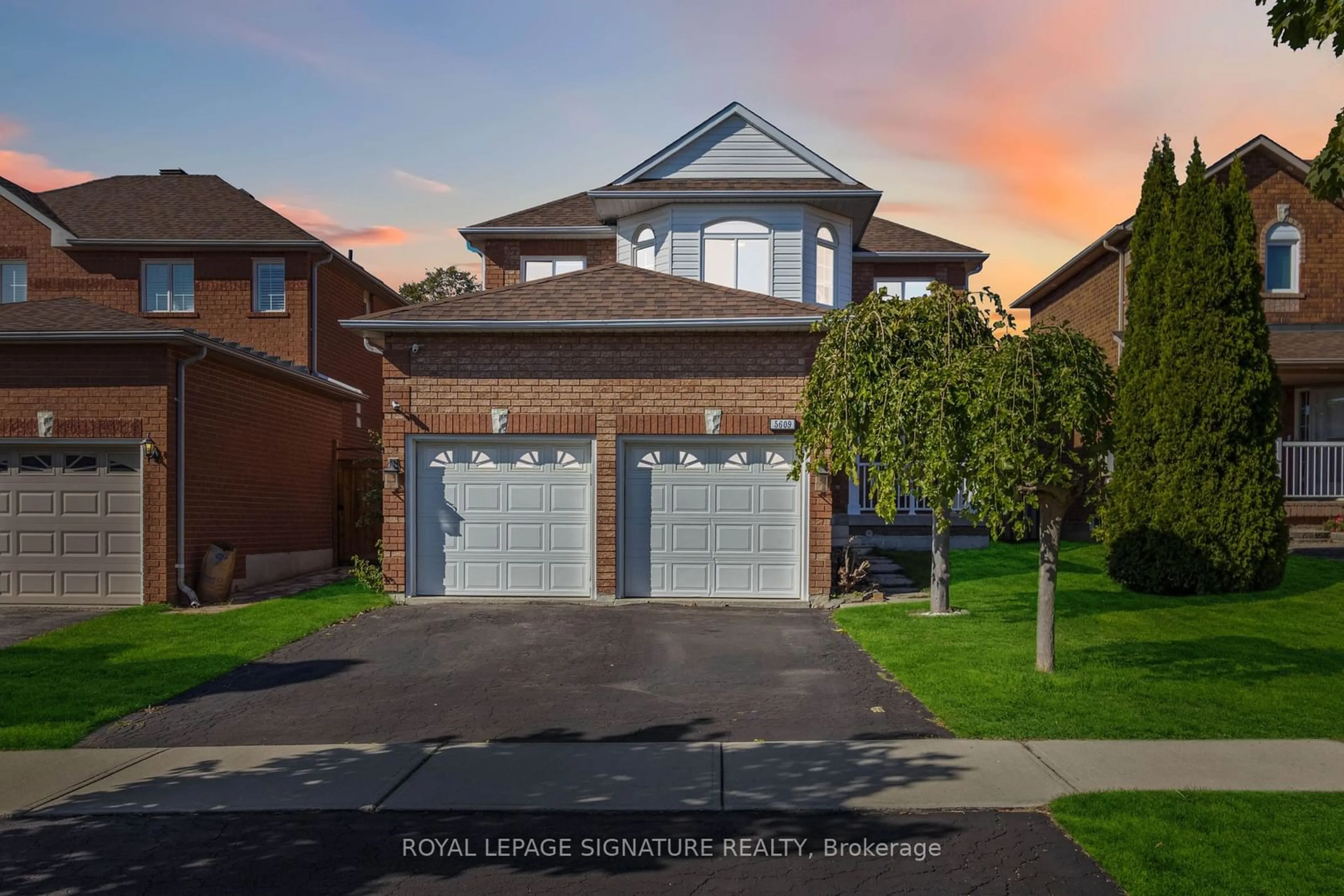 Frontside or backside of a home, the street view for 5609 Sidmouth St, Mississauga Ontario L5V 2H4