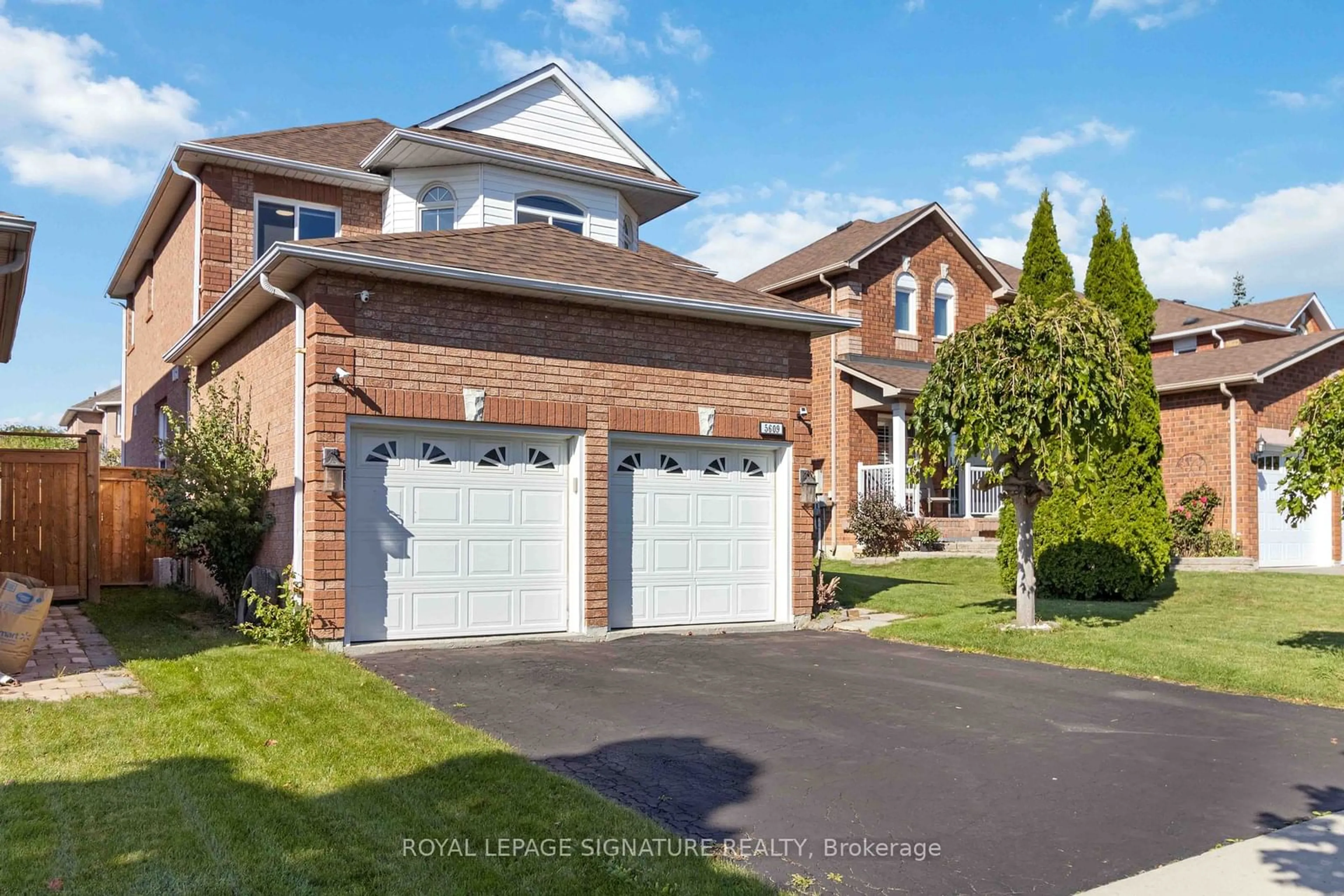 Frontside or backside of a home, the street view for 5609 Sidmouth St, Mississauga Ontario L5V 2H4