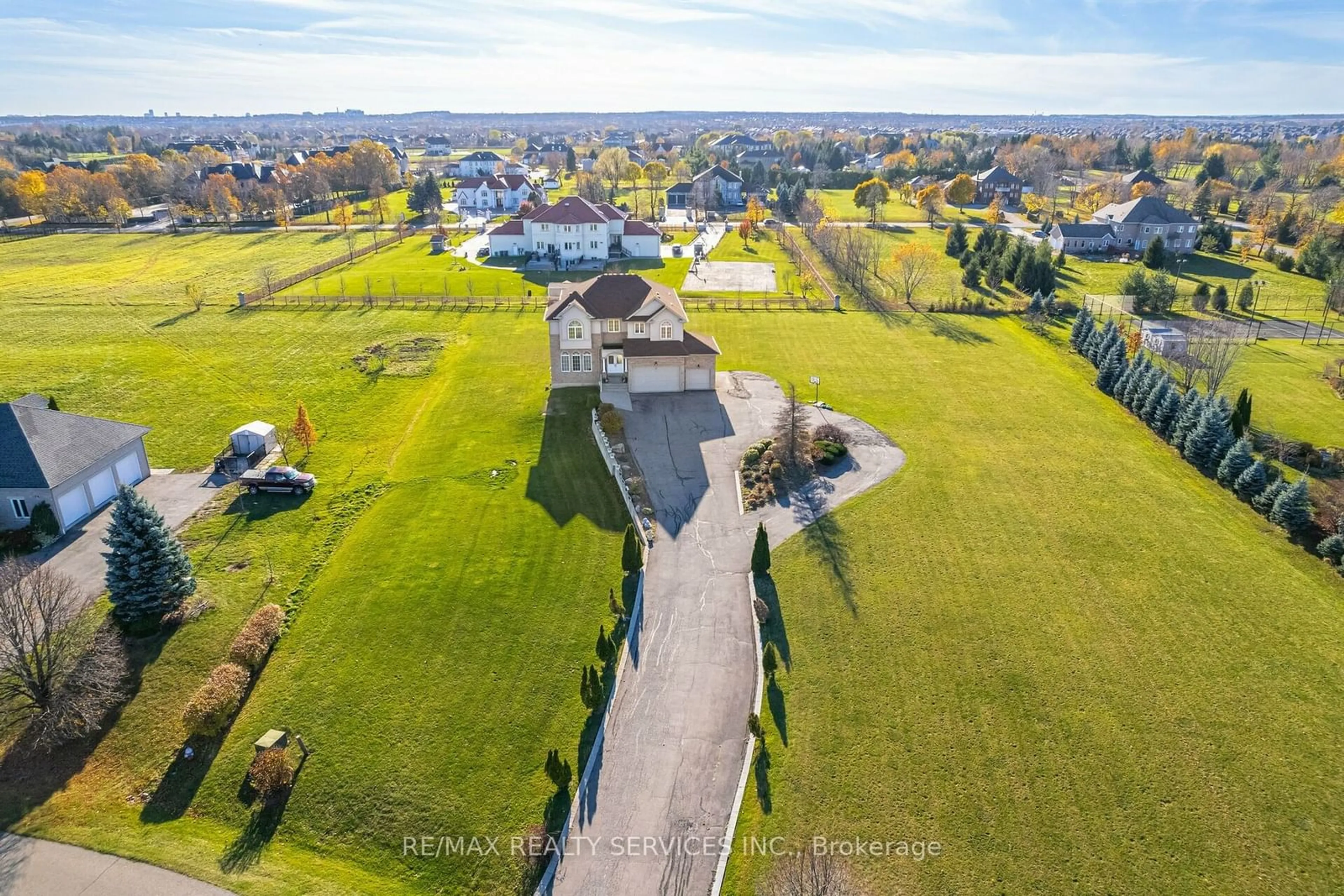 Frontside or backside of a home, the street view for 5 Farina Dr, Brampton Ontario L6P 0E3