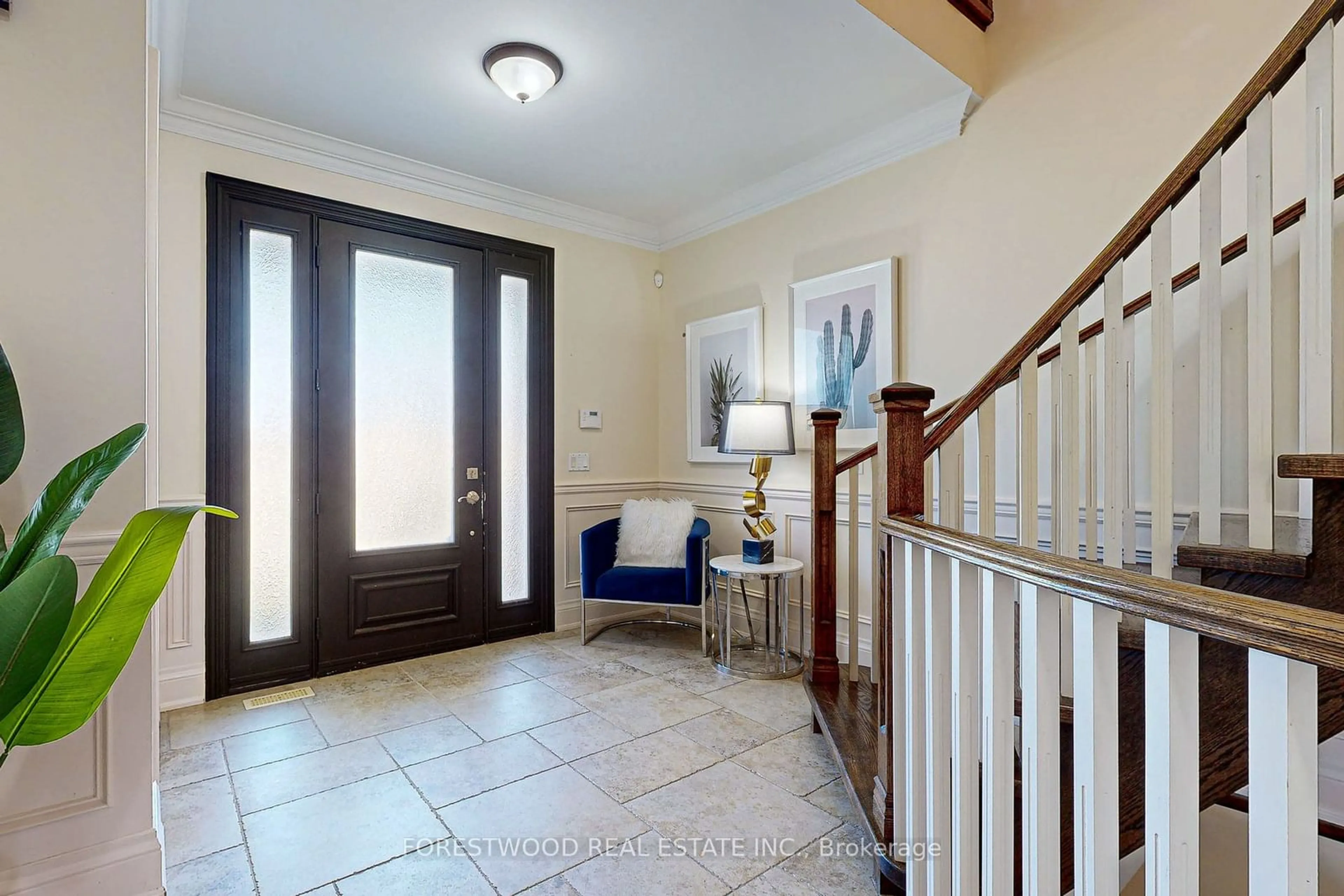 Indoor entryway, wood floors for 43 Battersea Cres, Toronto Ontario M6L 1G9