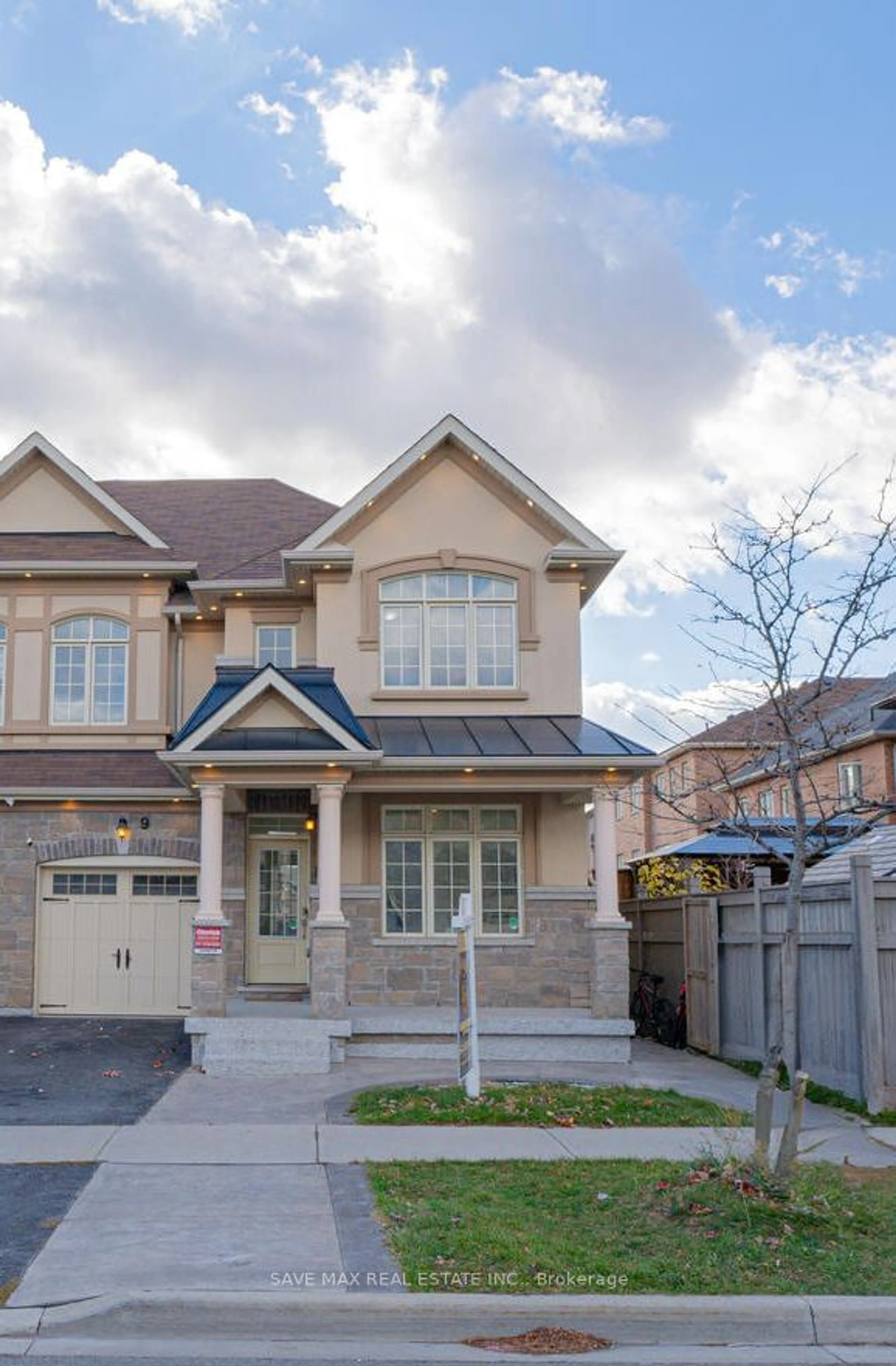 Home with brick exterior material for 9 Villadowns Tr, Brampton Ontario L6R 3V6