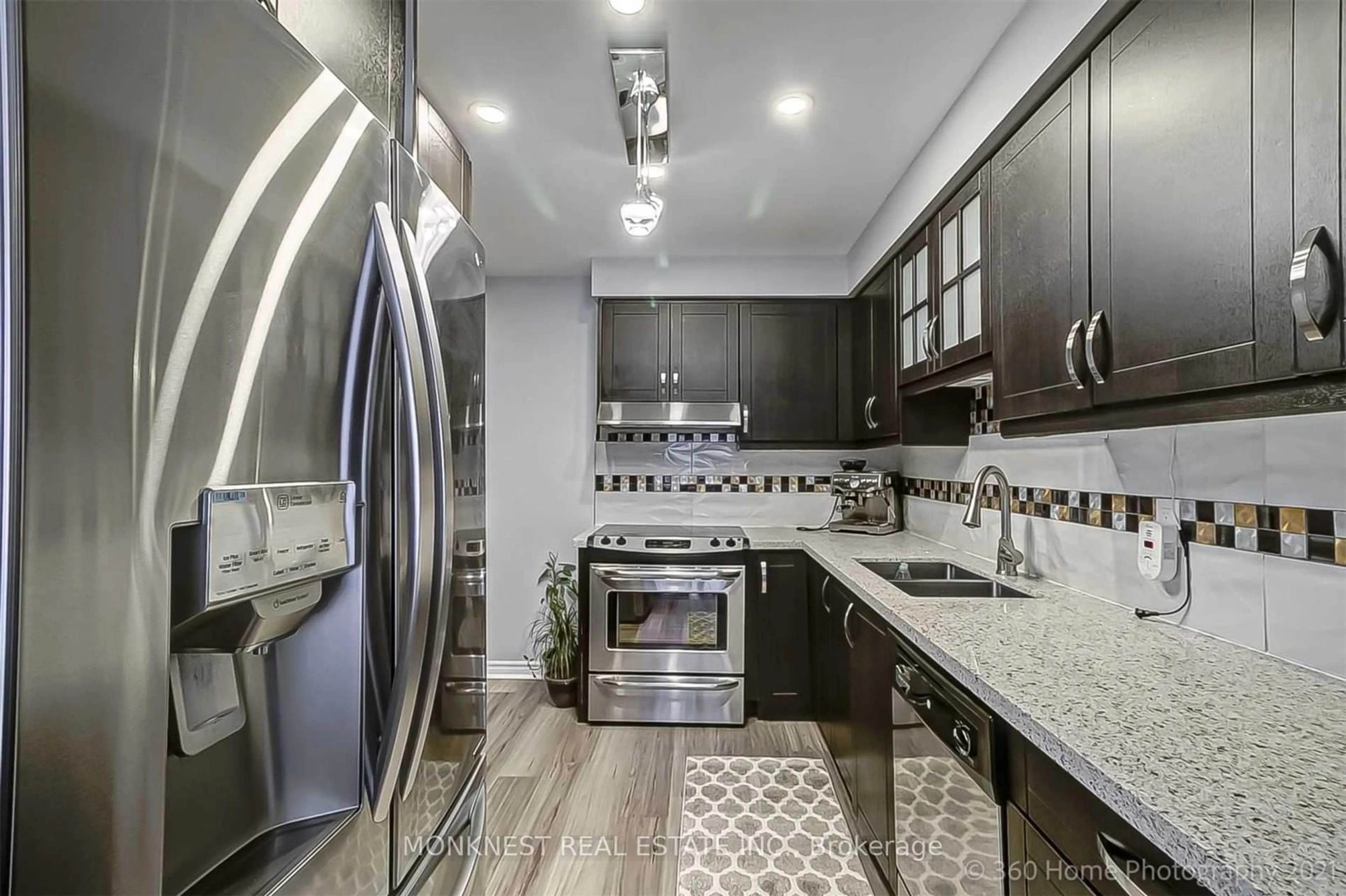 Contemporary kitchen, ceramic floors, mountain for 2380 Bromsgrove Rd #38, Mississauga Ontario L5J 4E6