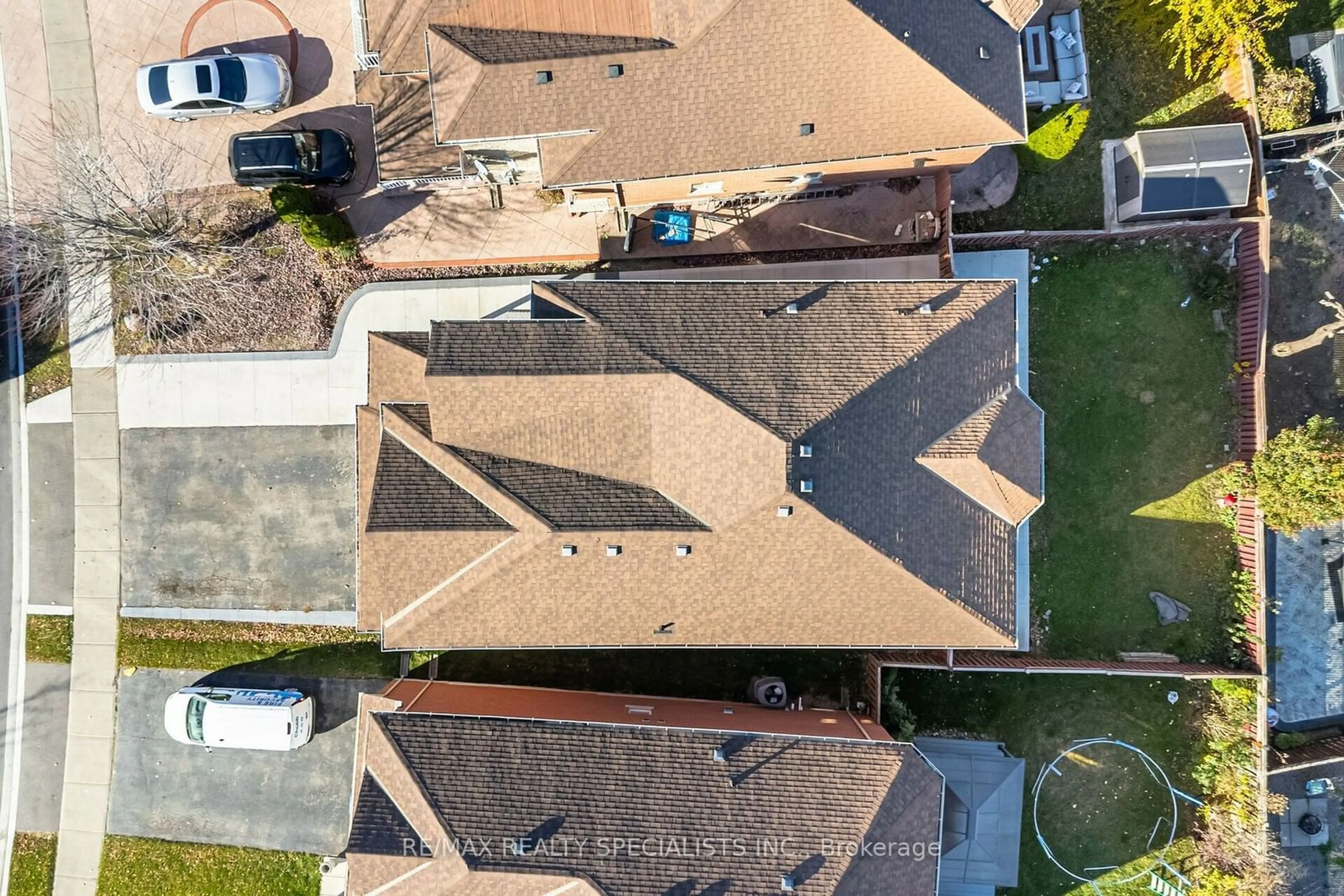 Frontside or backside of a home, the street view for 9 Whitewash Way, Brampton Ontario L6X 4T3