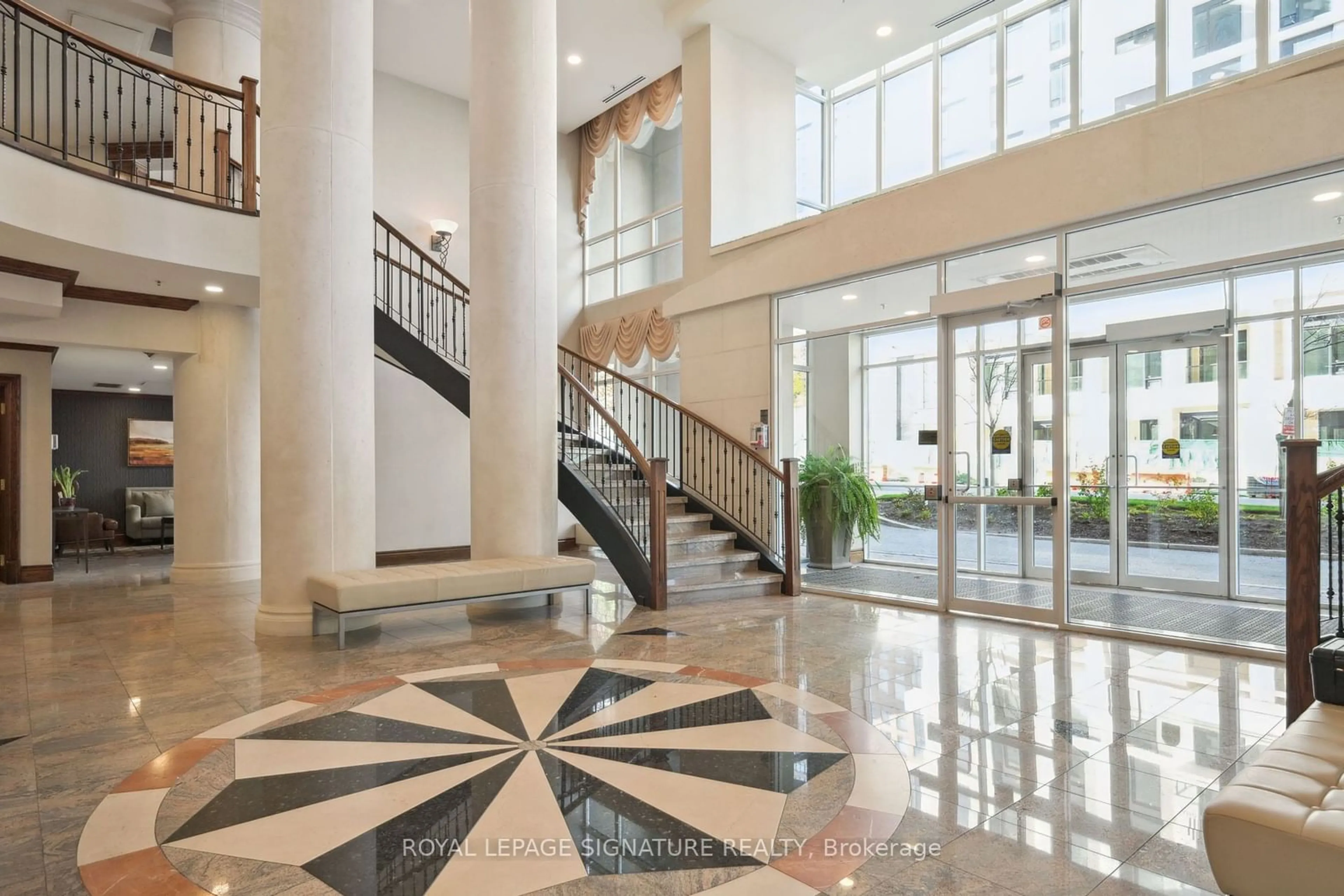 Indoor lobby, ceramic floors for 156 Enfield Pl #2907, Mississauga Ontario L5B 4L8