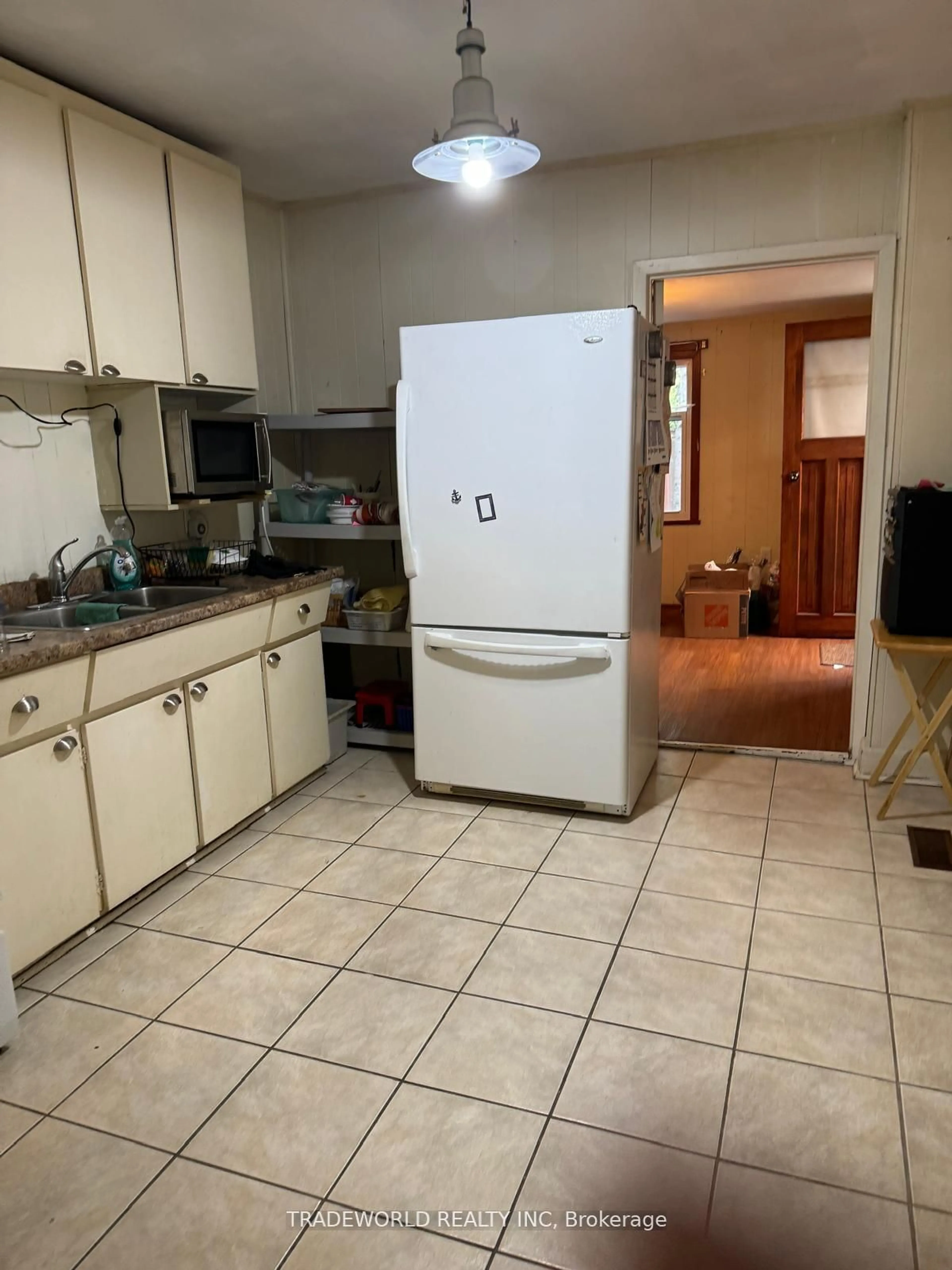 Kitchen, not visible floor, cottage for 178 Yarmouth Rd, Toronto Ontario M6G 1X4