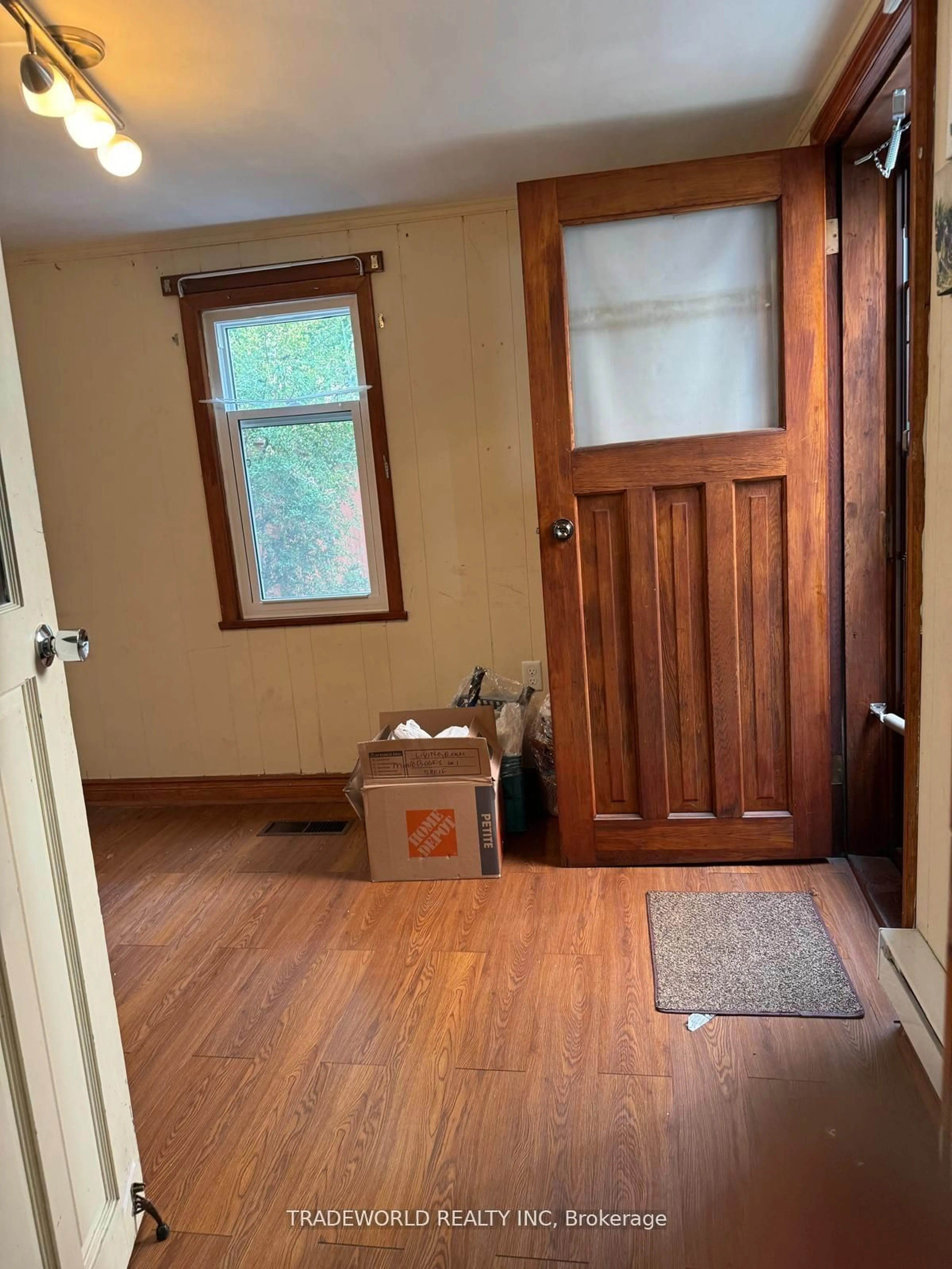 Indoor entryway, wood floors for 178 Yarmouth Rd, Toronto Ontario M6G 1X4