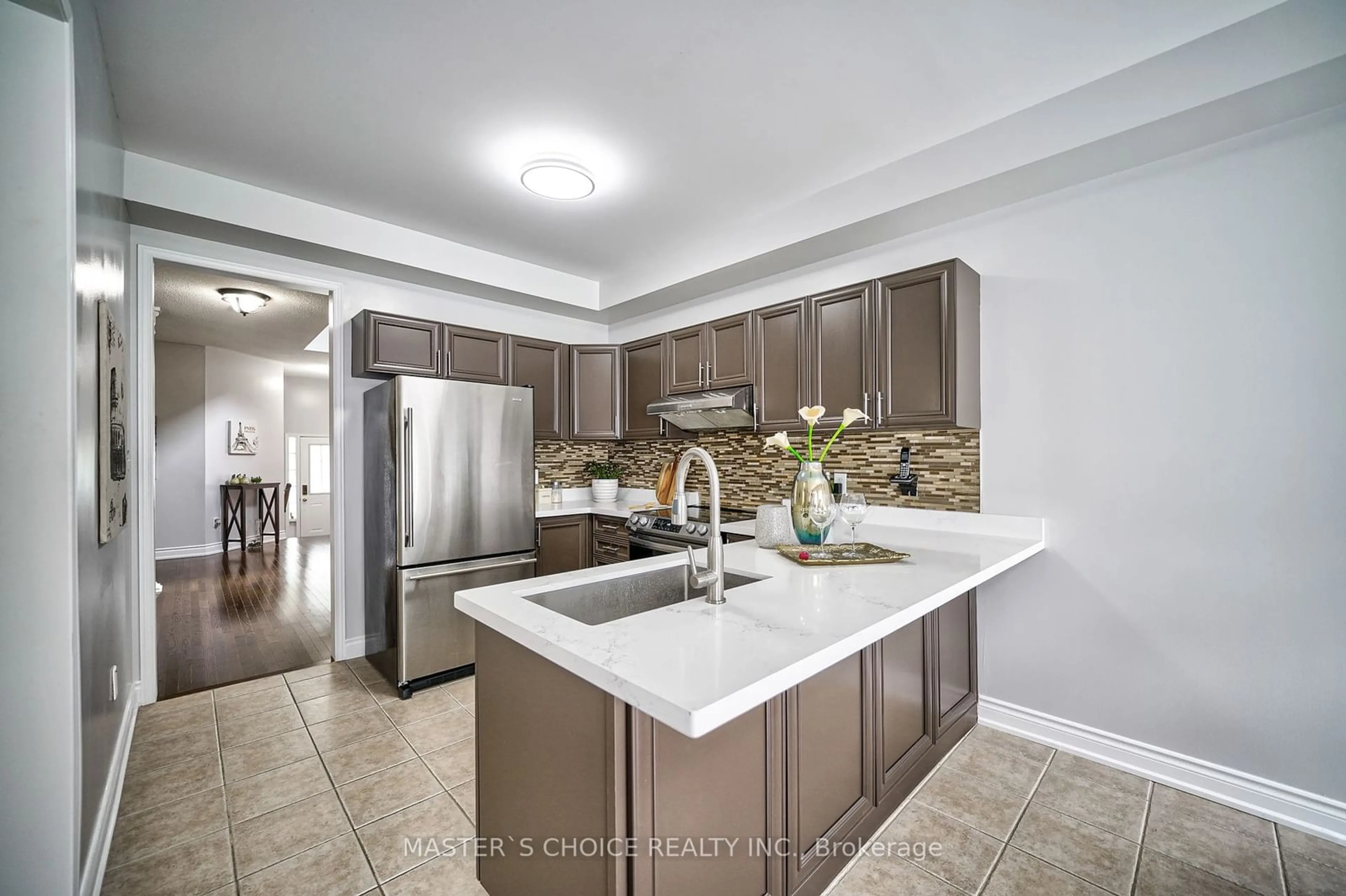 Open concept kitchen for 3315 Ruth Fertel Dr, Mississauga Ontario L5M 0H5