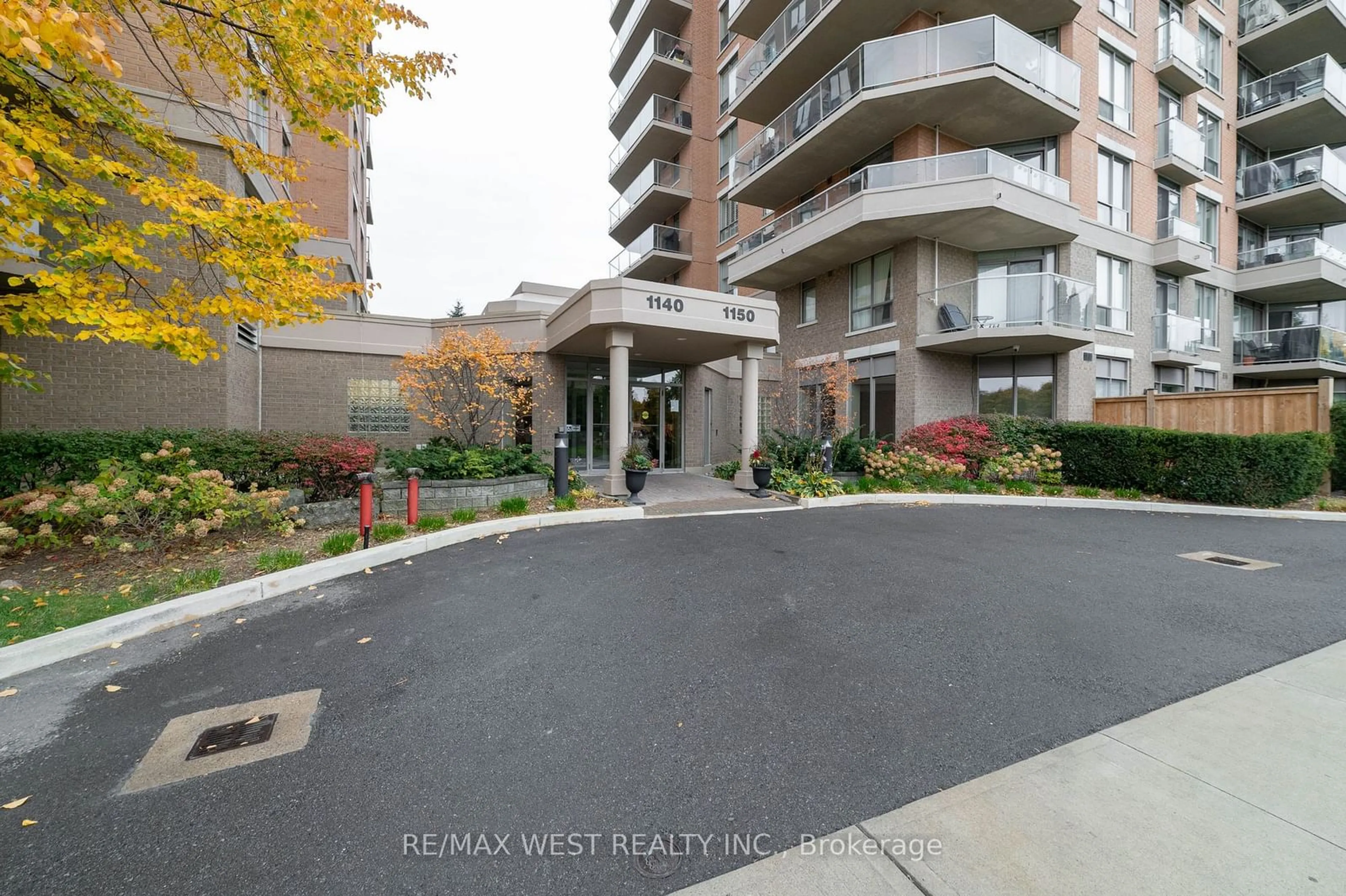 A pic from exterior of the house or condo, the street view for 1140 Parkwest Pl #203, Mississauga Ontario L5E 3K9