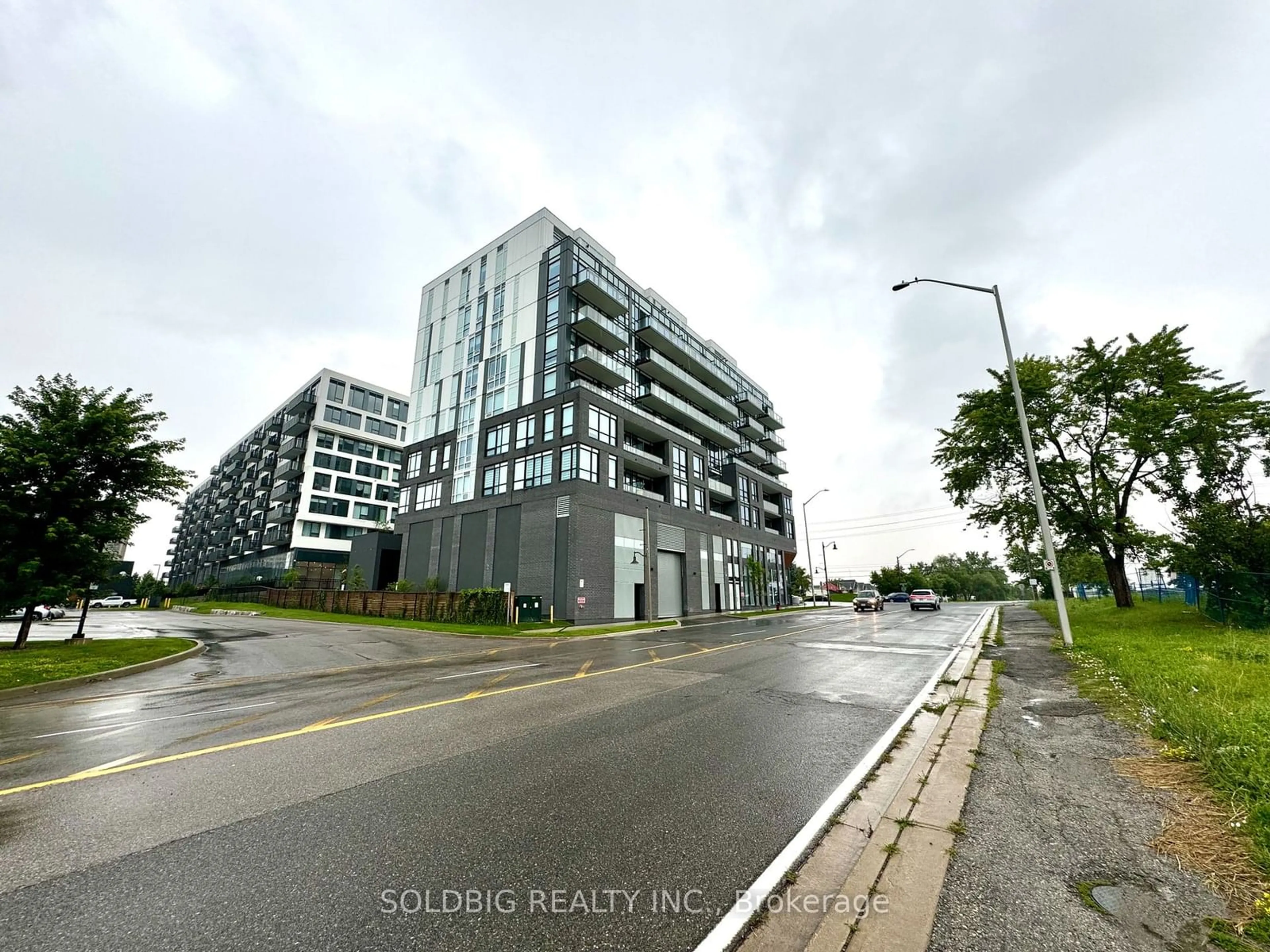 A pic from exterior of the house or condo, the street view for 3005 pine glen Rd #712, Oakville Ontario L6M 5P5