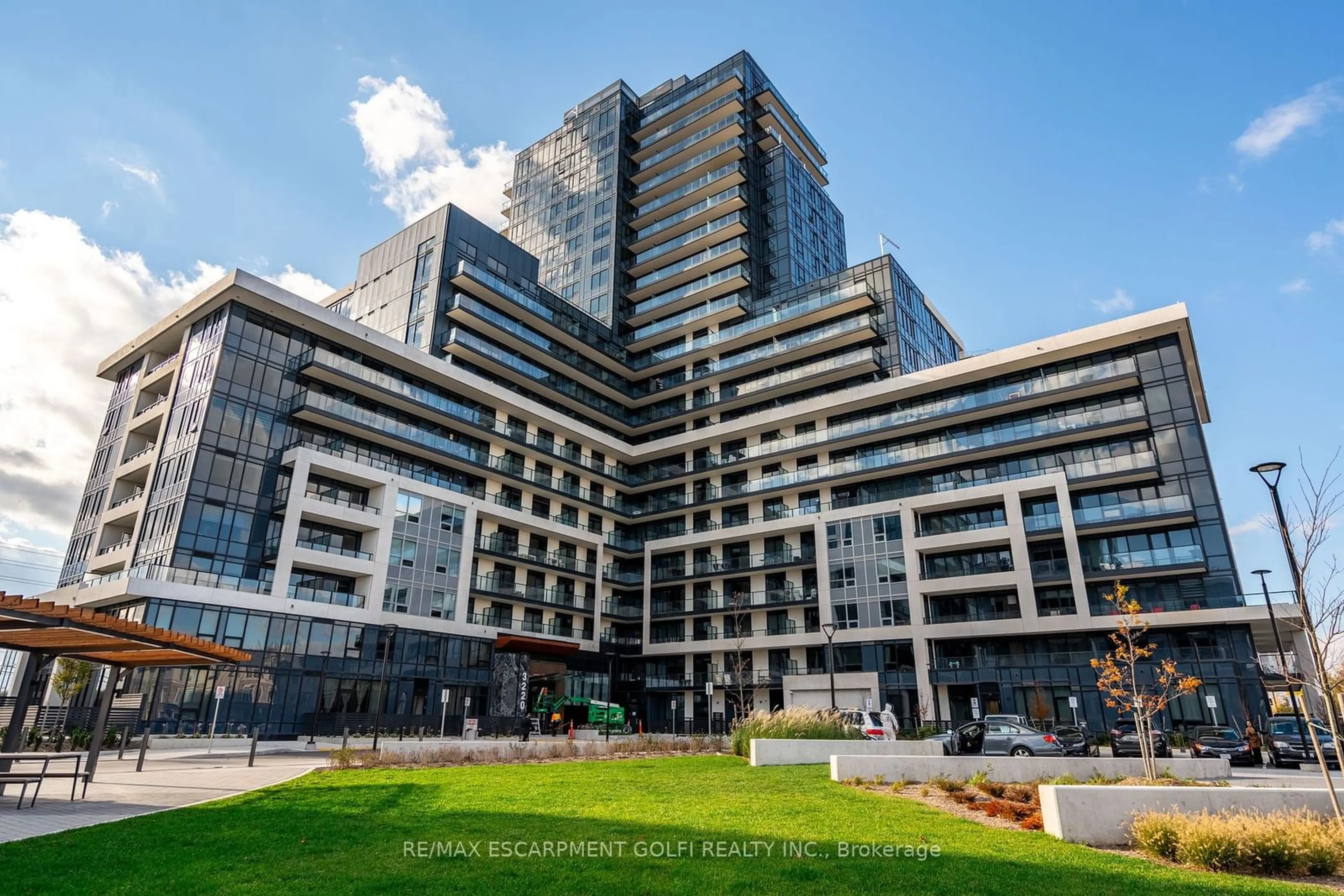 A pic from exterior of the house or condo, the view of city buildings for 3220 WILLIAM COLSTON Ave #1907, Oakville Ontario L6H 7X9