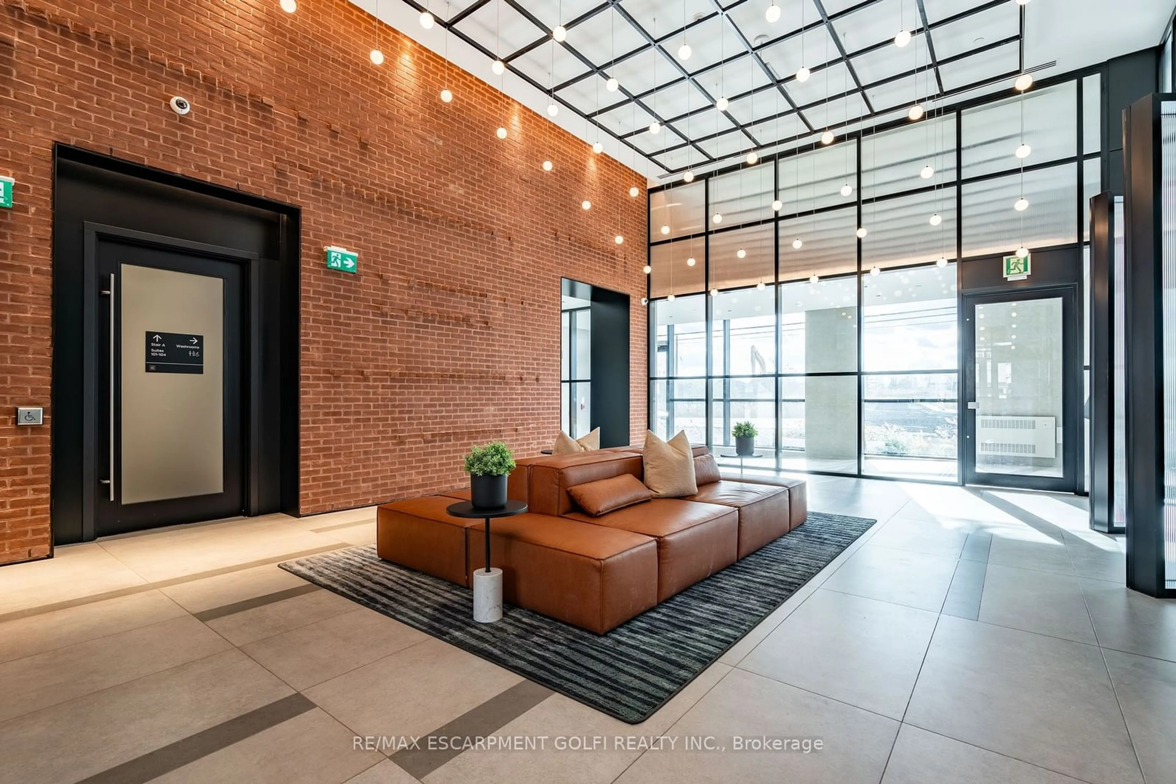 Indoor lobby, ceramic floors for 3220 WILLIAM COLSTON Ave #1907, Oakville Ontario L6H 7X9