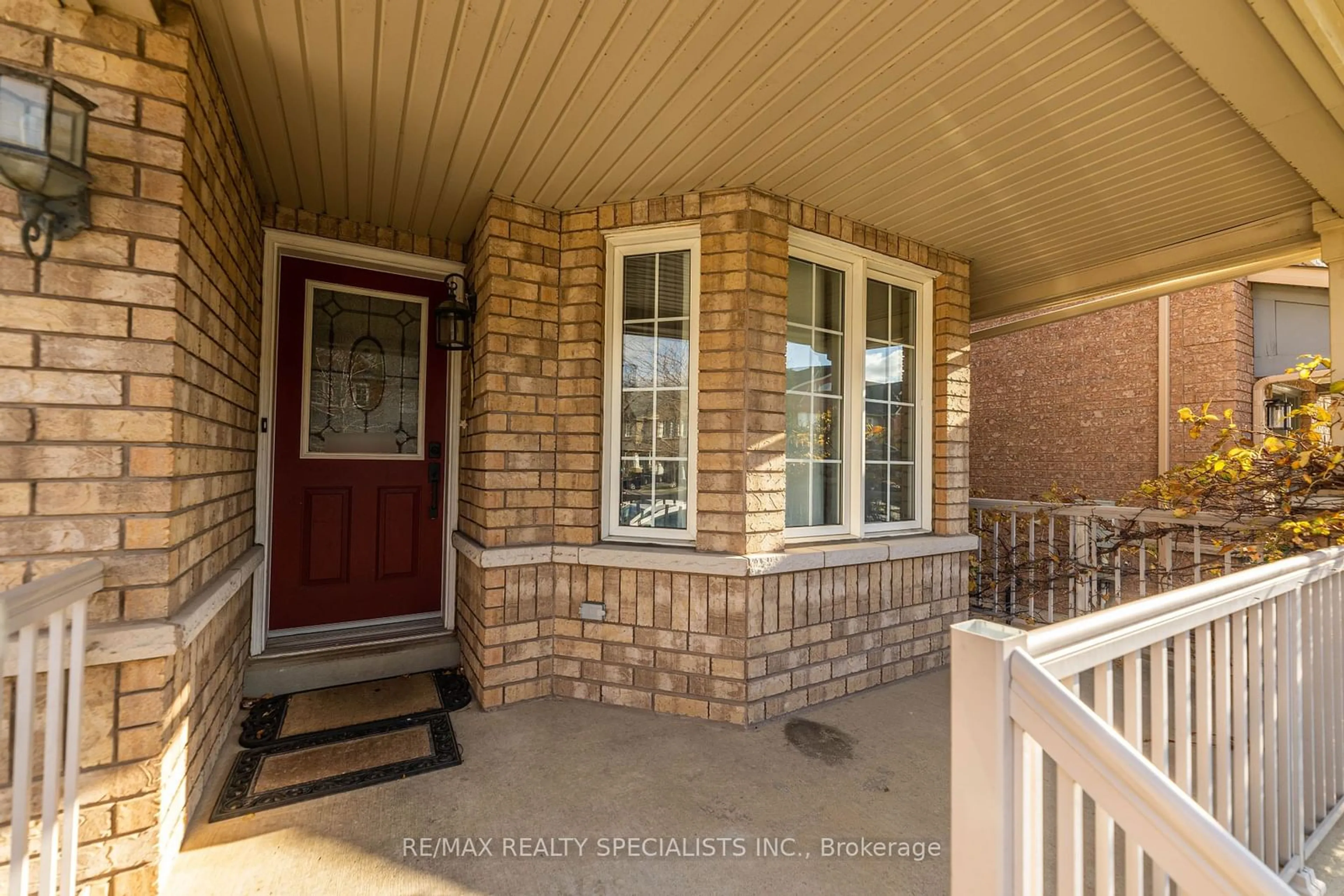 Indoor entryway, wood floors for 311 ANDREWS Tr, Milton Ontario L9T 6S5