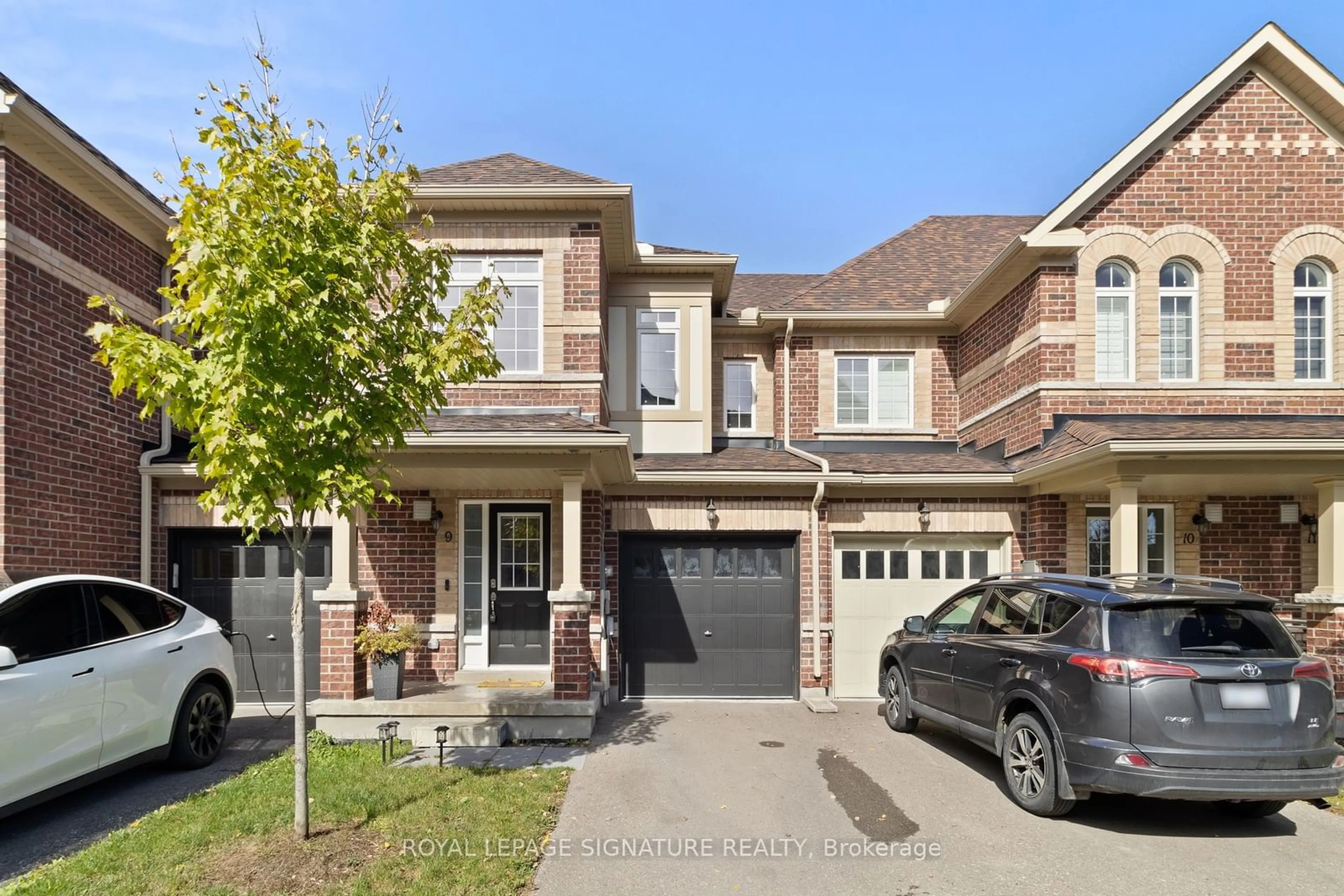 A pic from exterior of the house or condo, the street view for 30 Town Line #9, Orangeville Ontario L9W 7P6