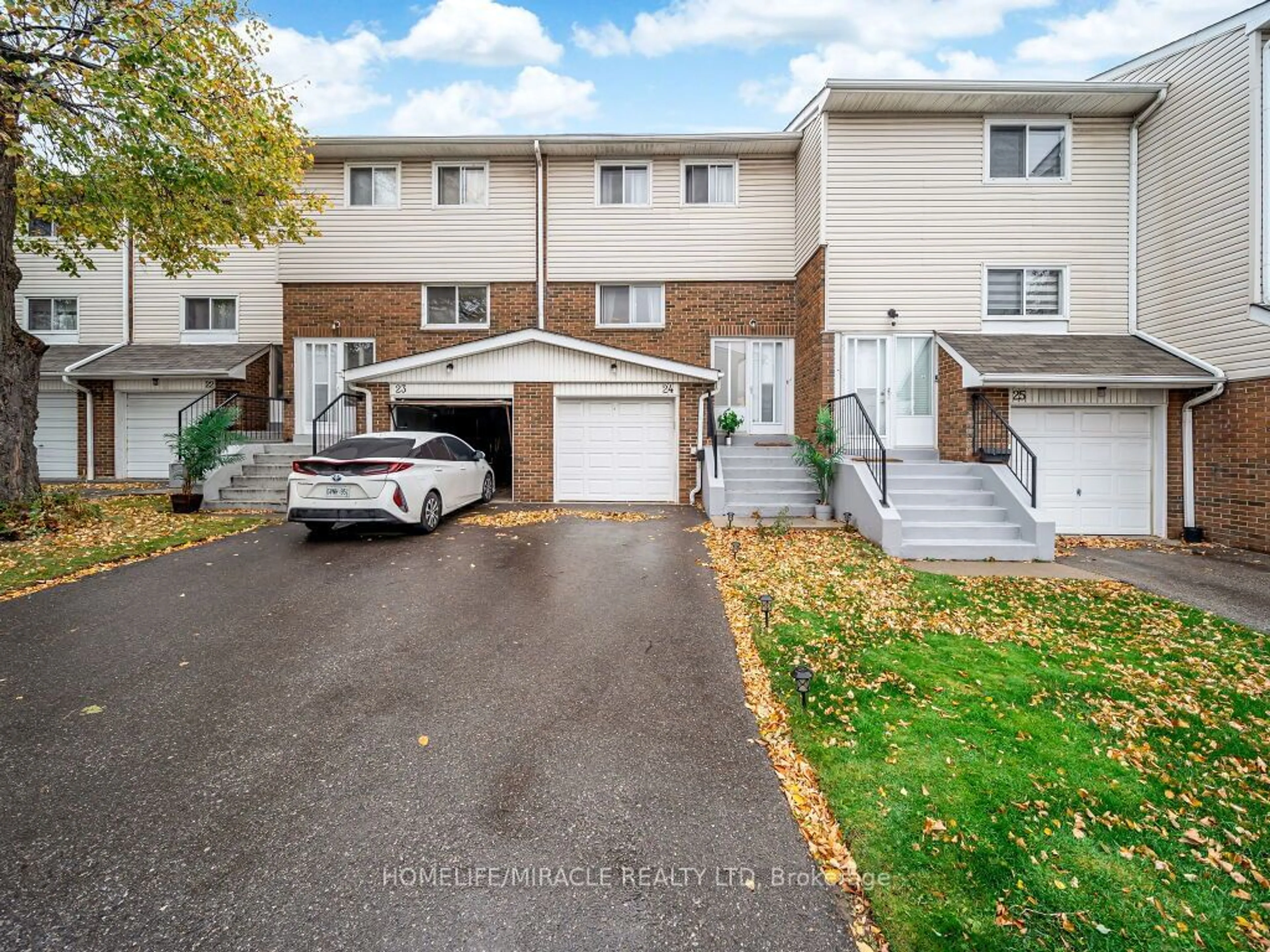 A pic from exterior of the house or condo for 24 Franklin Crt #3, Brampton Ontario L6T 3Z1