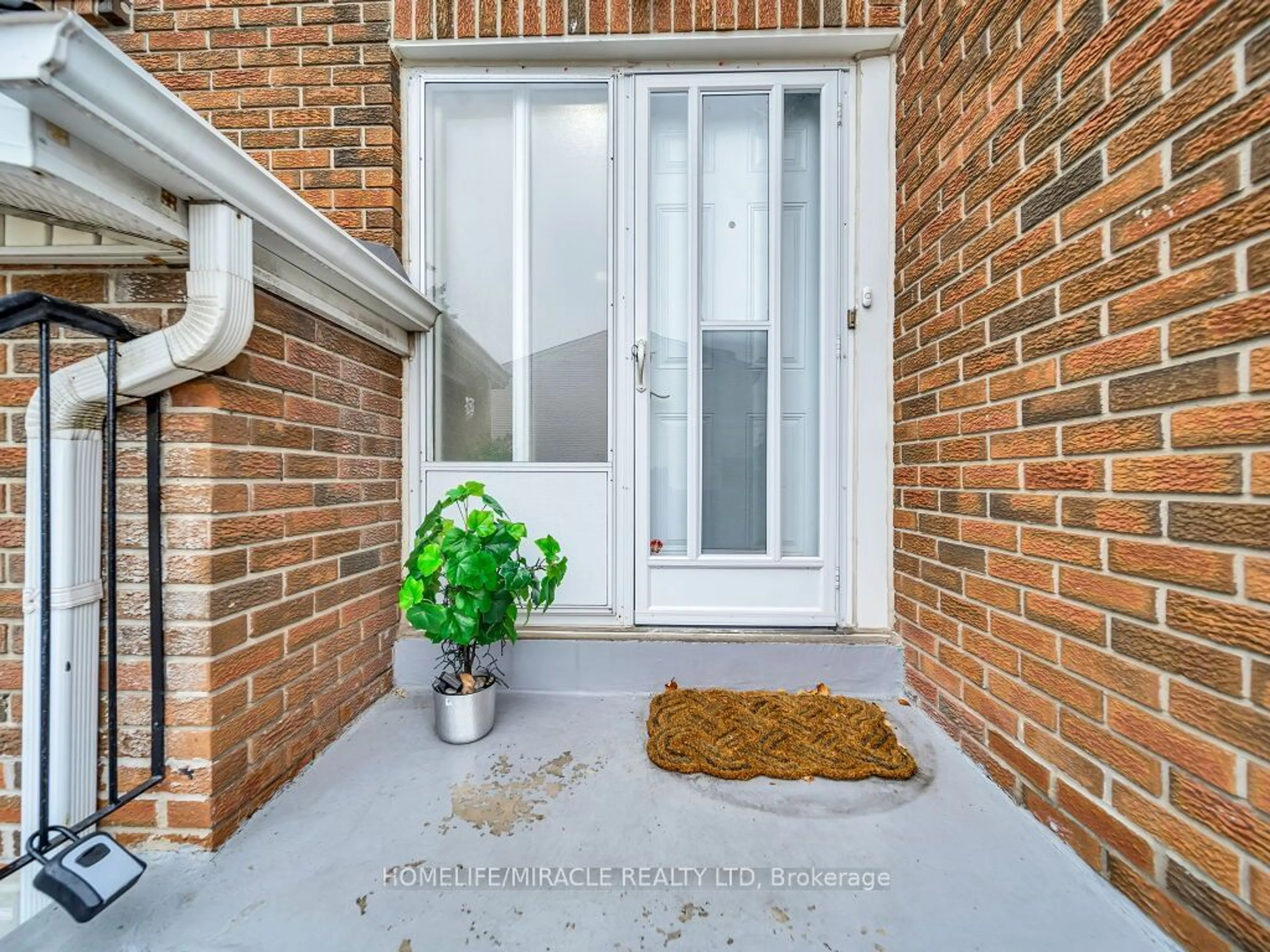 Indoor entryway, cement floor for 24 Franklin Crt #3, Brampton Ontario L6T 3Z1