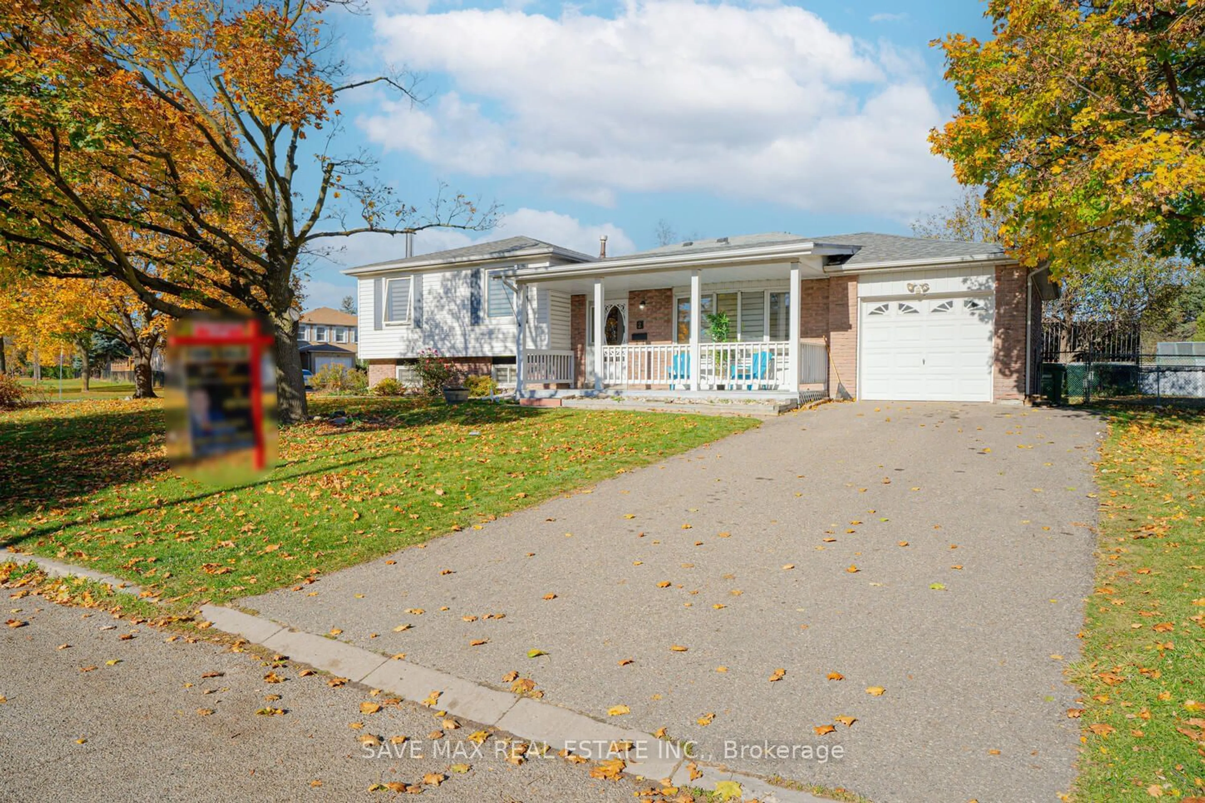 A pic from exterior of the house or condo, the street view for 2 Geneva Cres, Brampton Ontario L6S 1K8