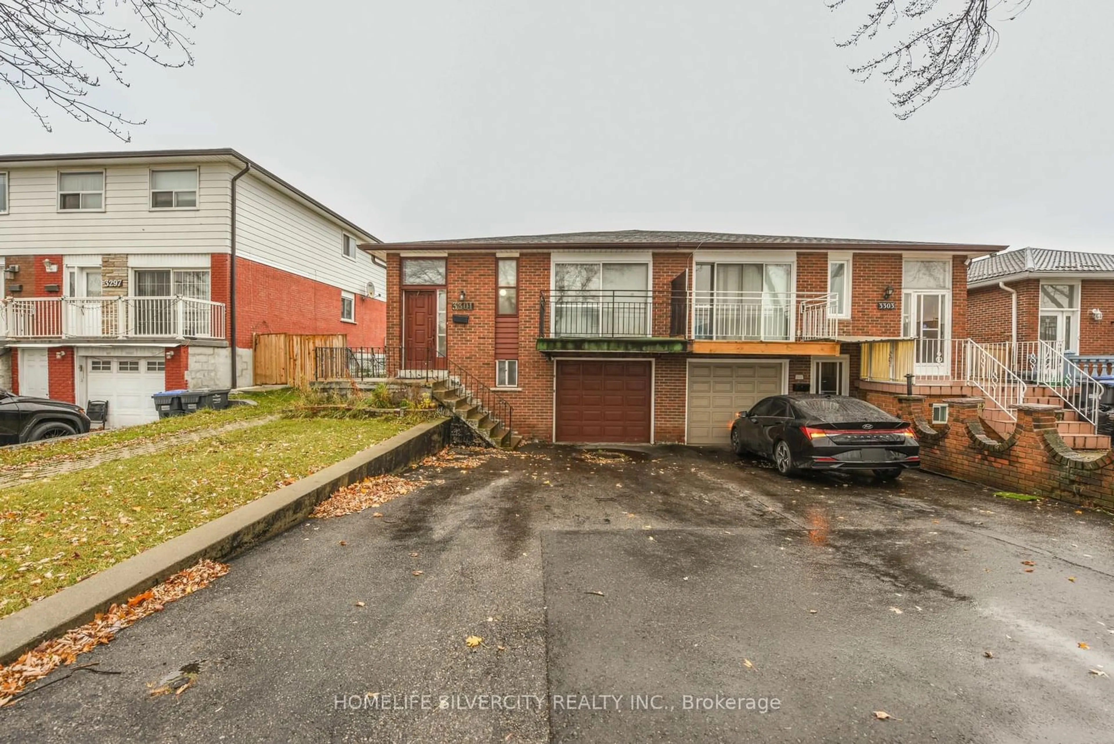 A pic from exterior of the house or condo, the street view for 3301 Chipley Cres, Mississauga Ontario L4T 2E3