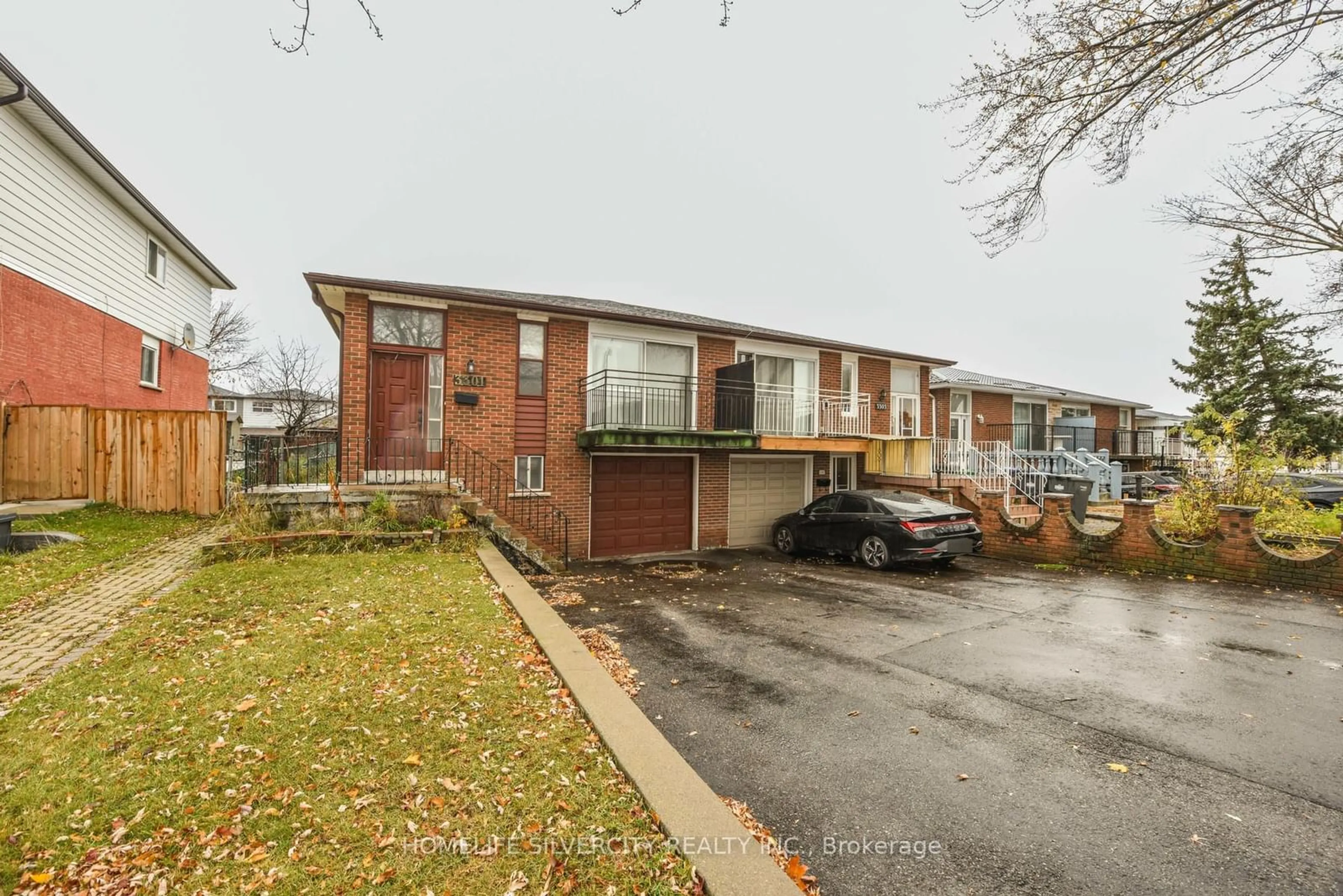 A pic from exterior of the house or condo, the street view for 3301 Chipley Cres, Mississauga Ontario L4T 2E3