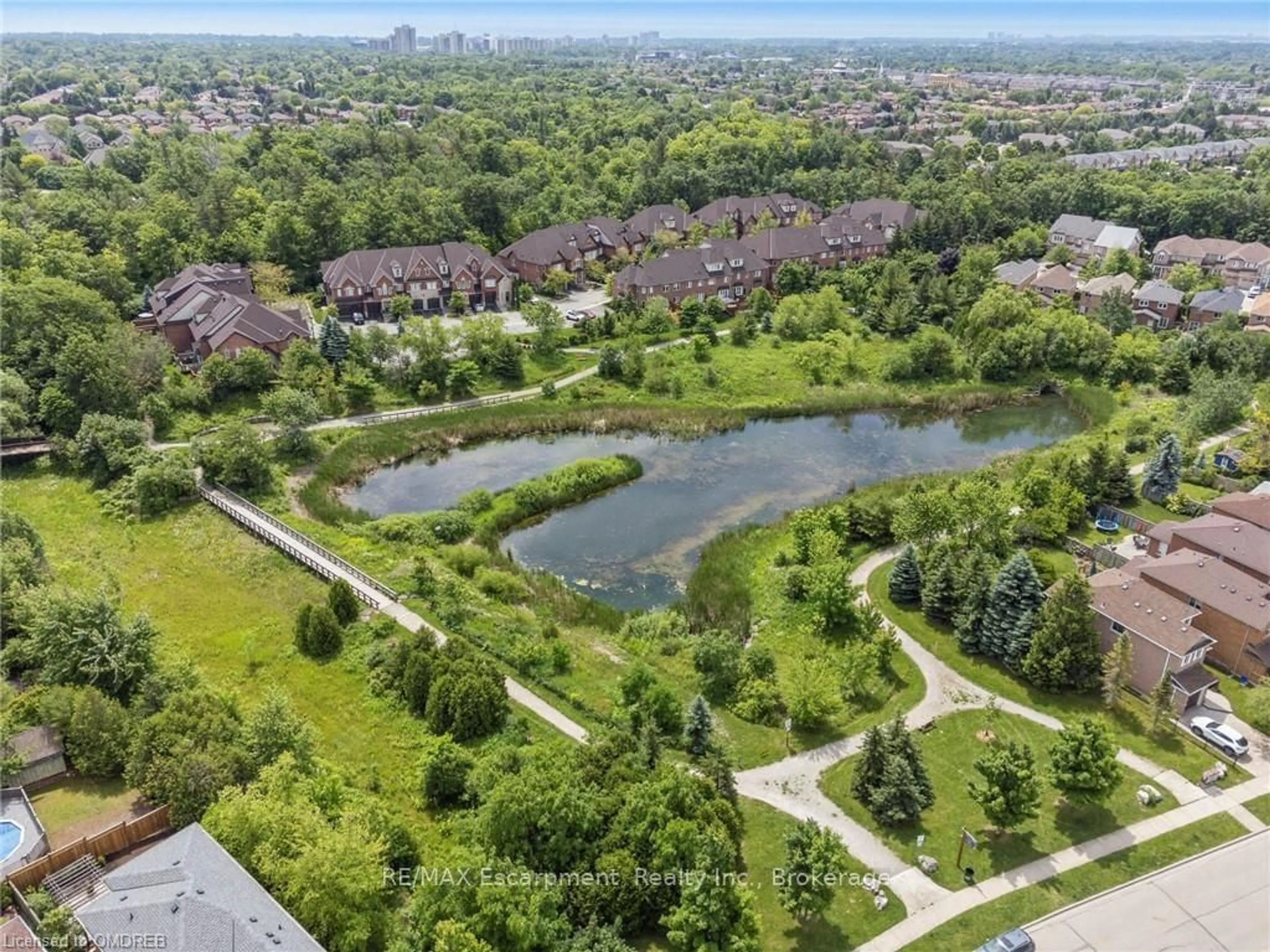 A pic from exterior of the house or condo, the view of lake or river for 300 RAVINEVIEW Way #44, Oakville Ontario L6H 7J2