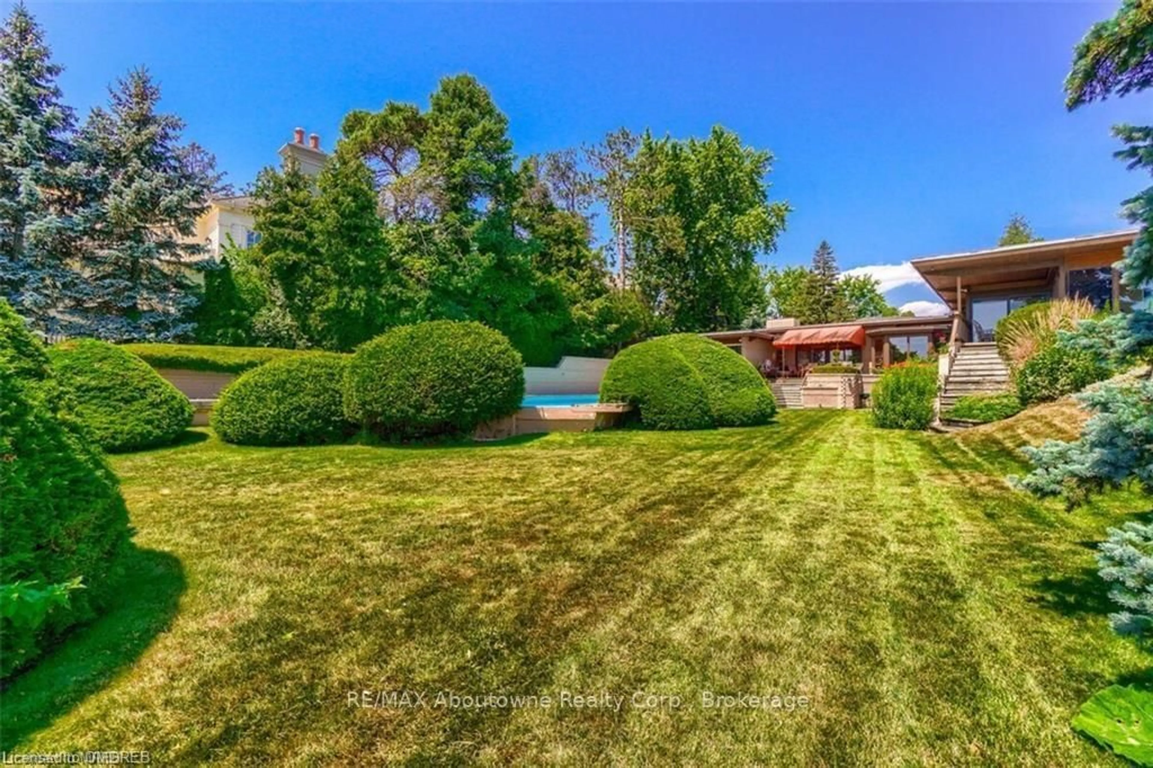 A pic from exterior of the house or condo, the fenced backyard for 1044 ARGYLE Dr, Oakville Ontario L6J 1A7