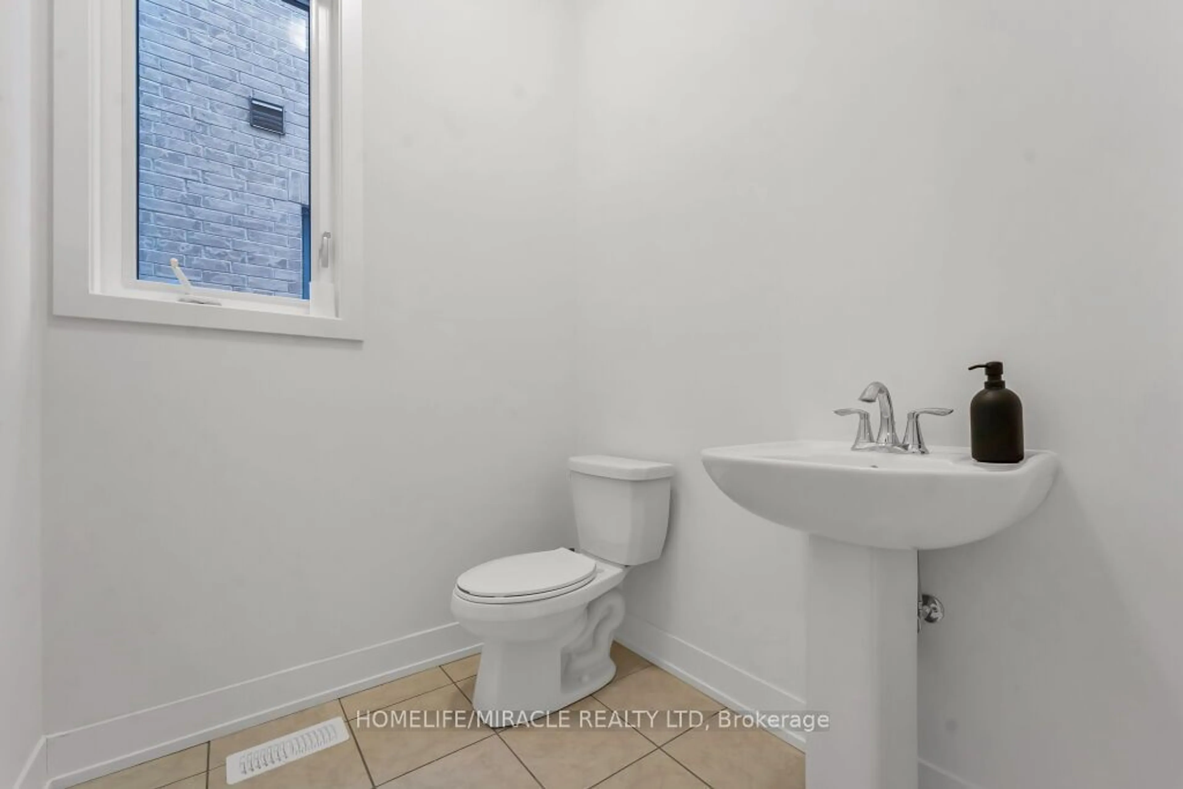 Bathroom, not visible floor for 13 James Walker Ave, Caledon Ontario L7C 4M9